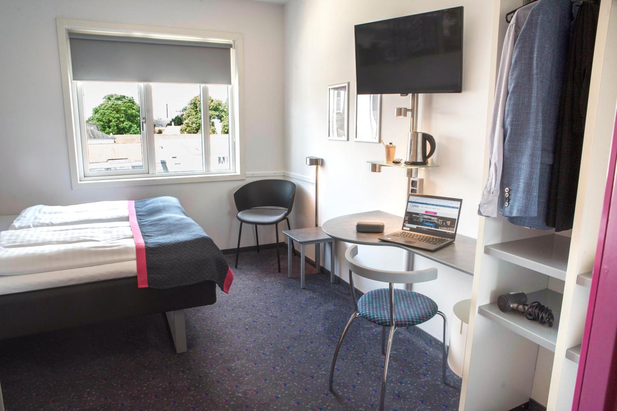 Captain Room