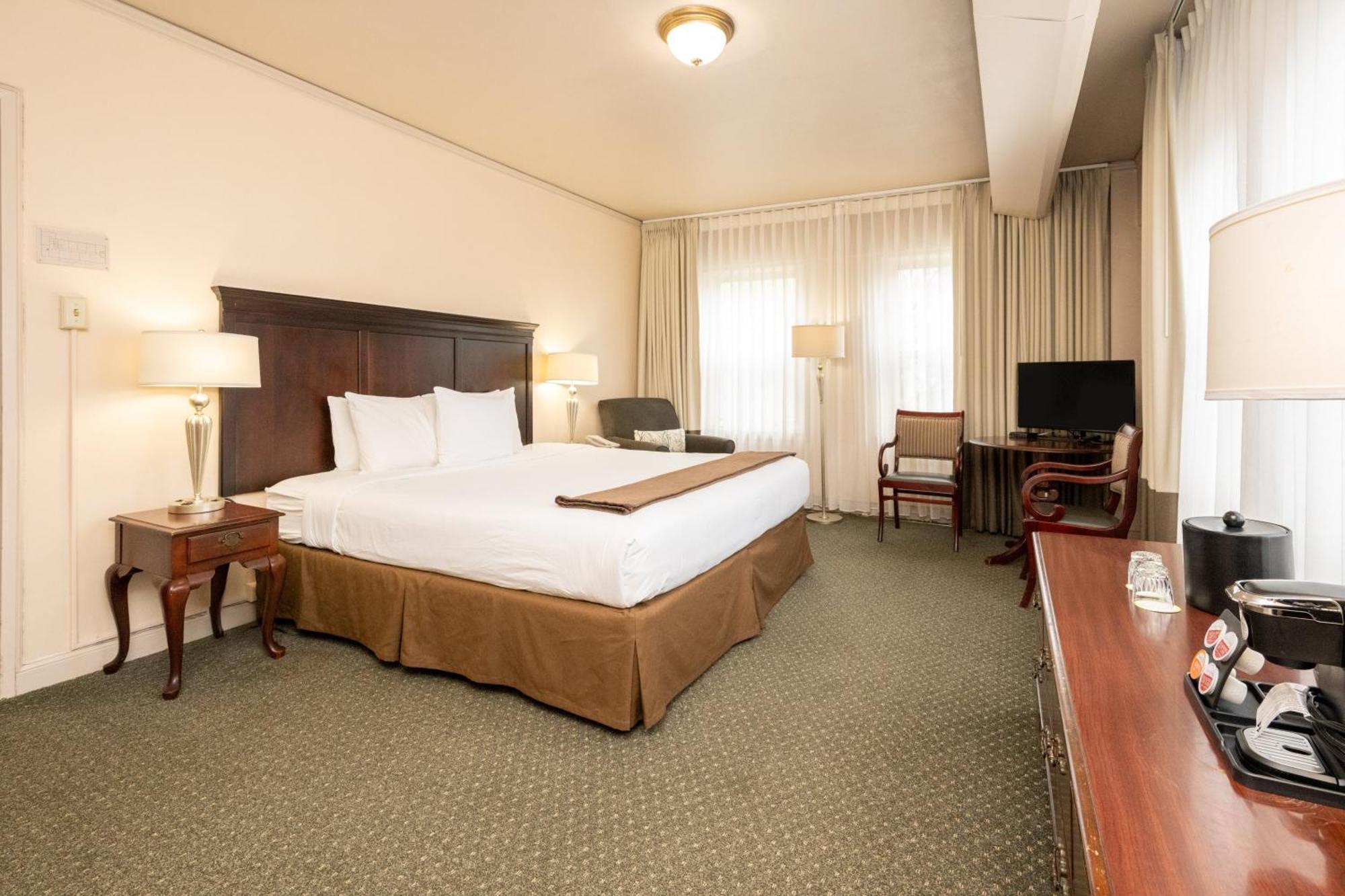 Deluxe King Room