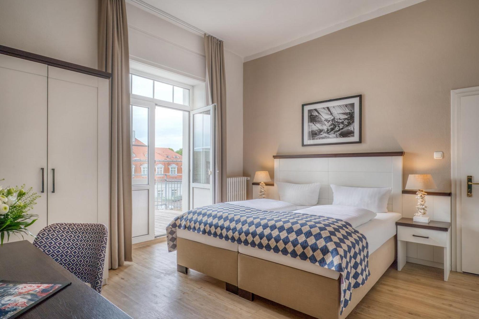 Chambre Double ou Lits Jumeaux - Vue Partielle sur Mer