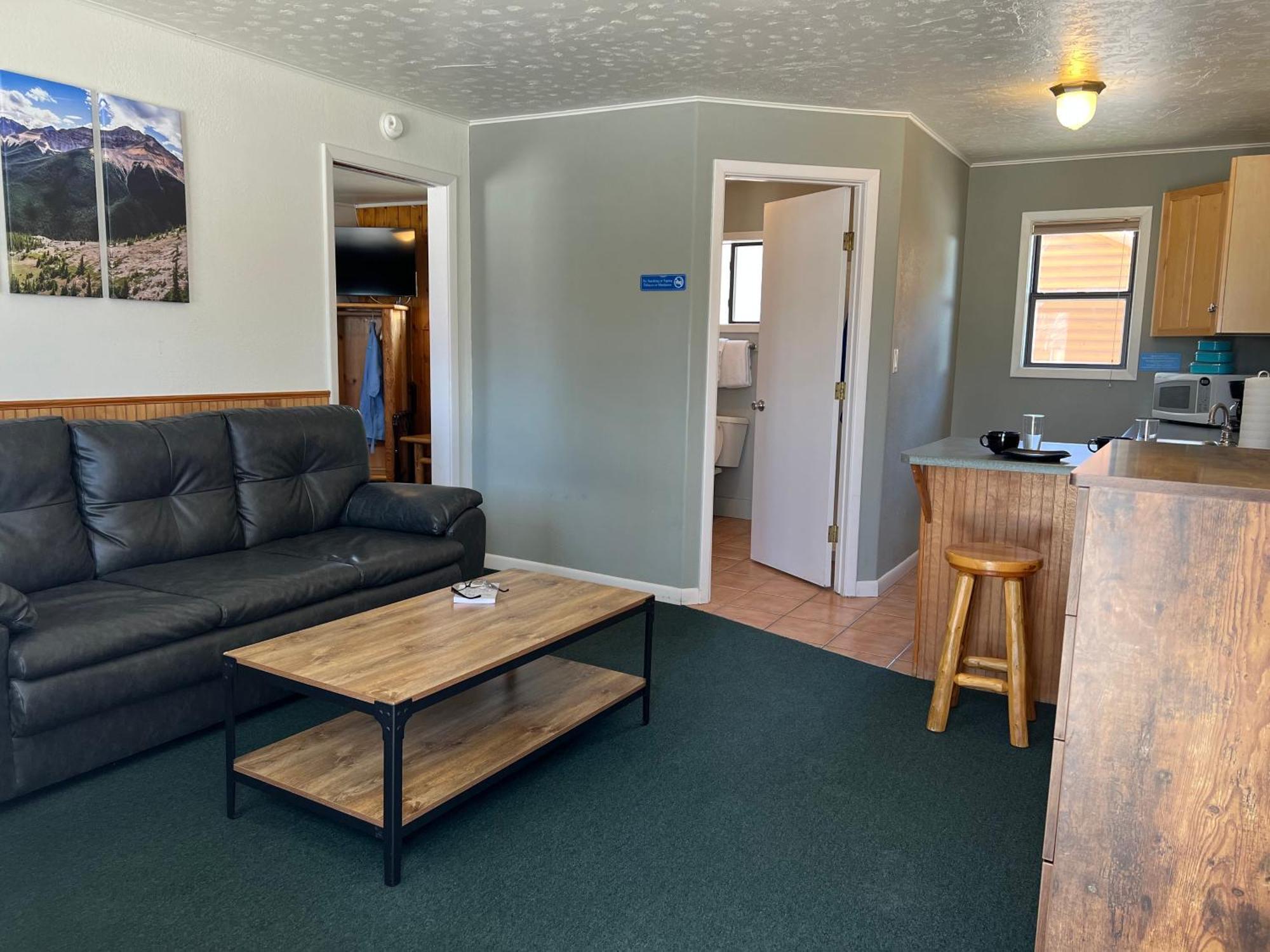 One-Bedroom Queen Suite,1695749716:JPEG