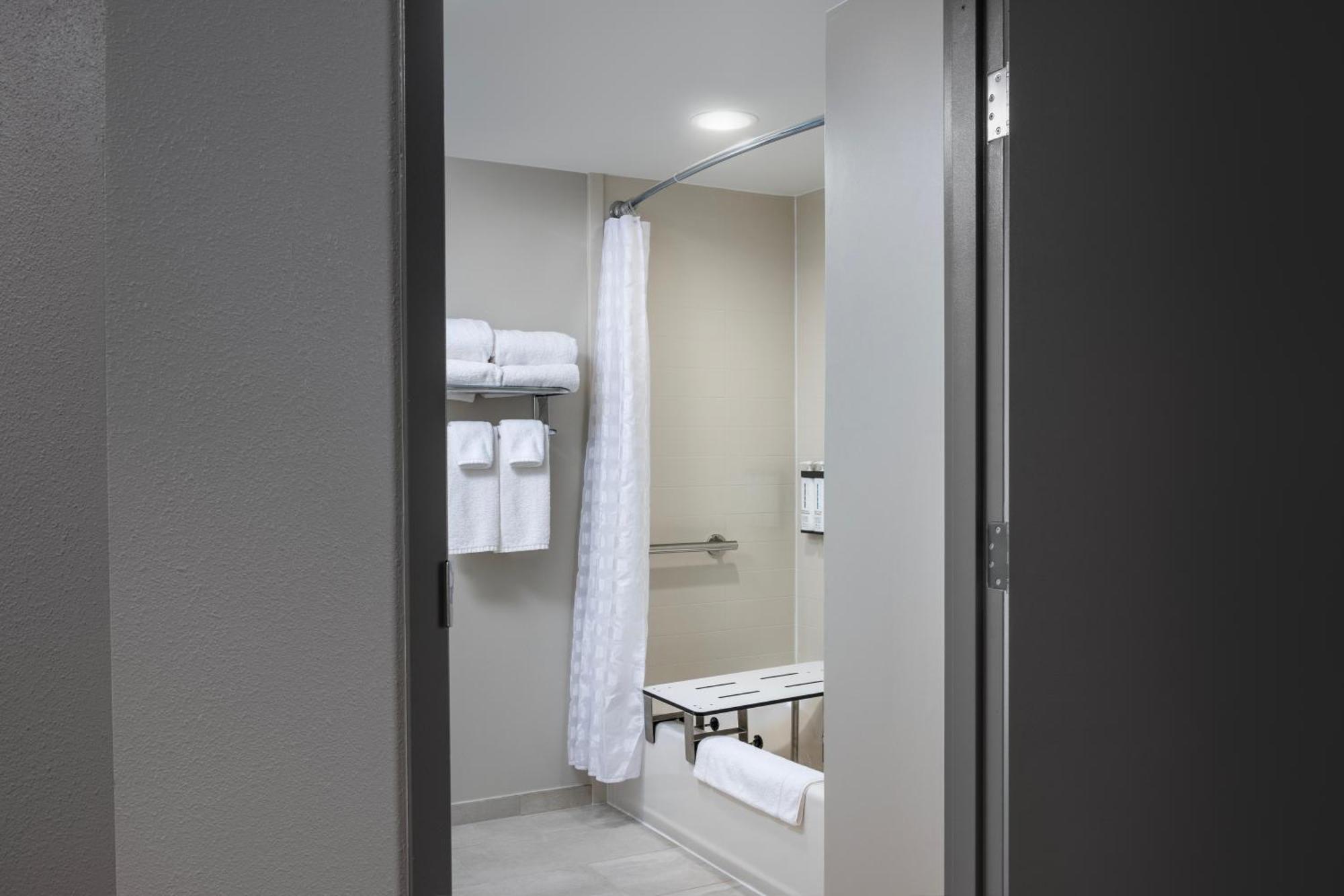 Double Room Two Accessible Double Beds Sofa Bed Tub