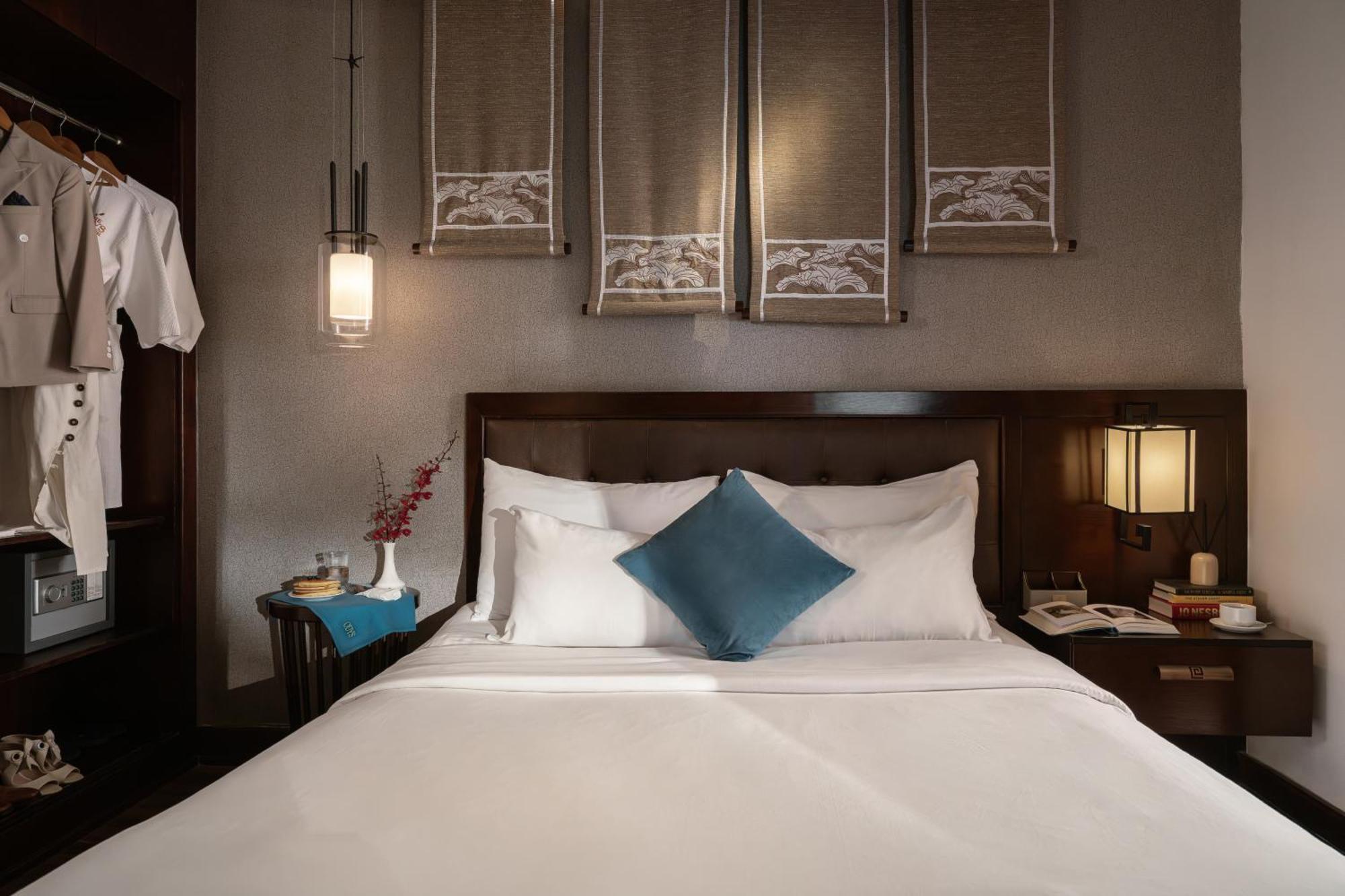 Superior Double Room No Window Daily Minibar & 1 time Afternoon Tea,1695755493:JPEG