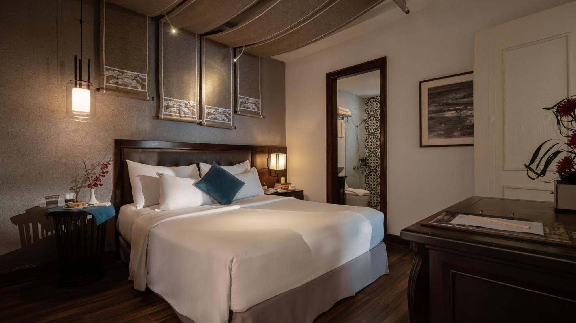 Superior Double Room No Window Daily Minibar & 1 time Afternoon Tea