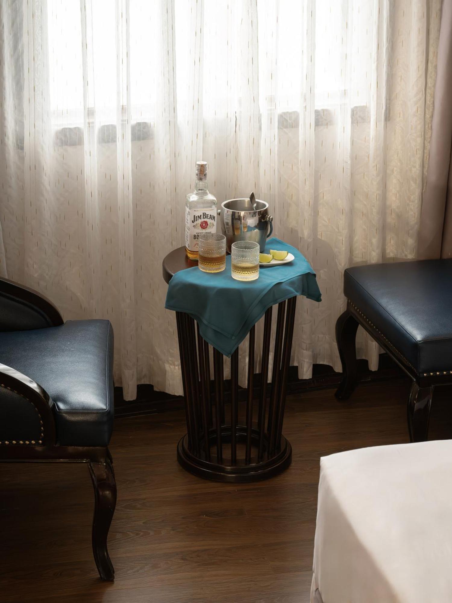 Deluxe Twin Room Daily Minibar & 1 time Afternoon Tea