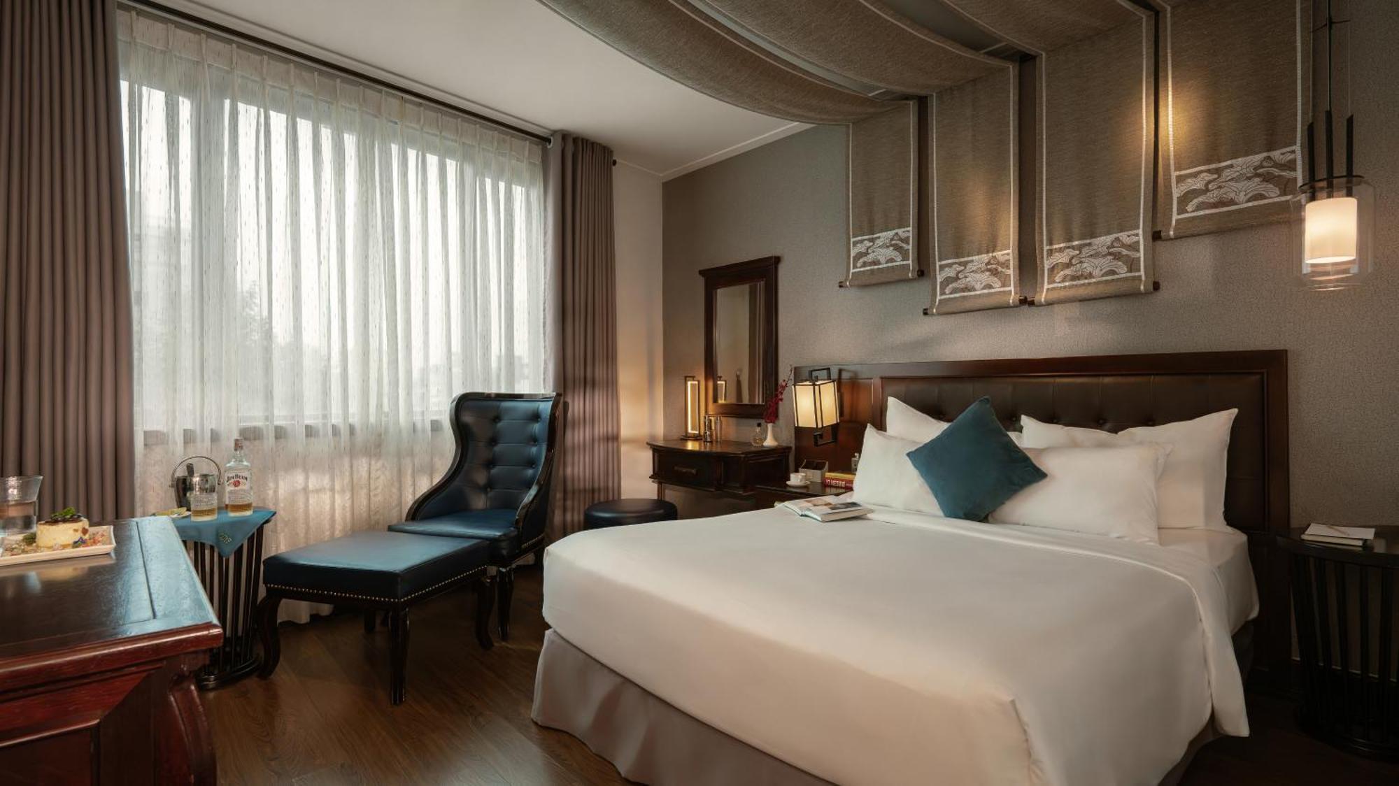 Deluxe Double Room Daily Minibar & 1 time Afternoon Tea