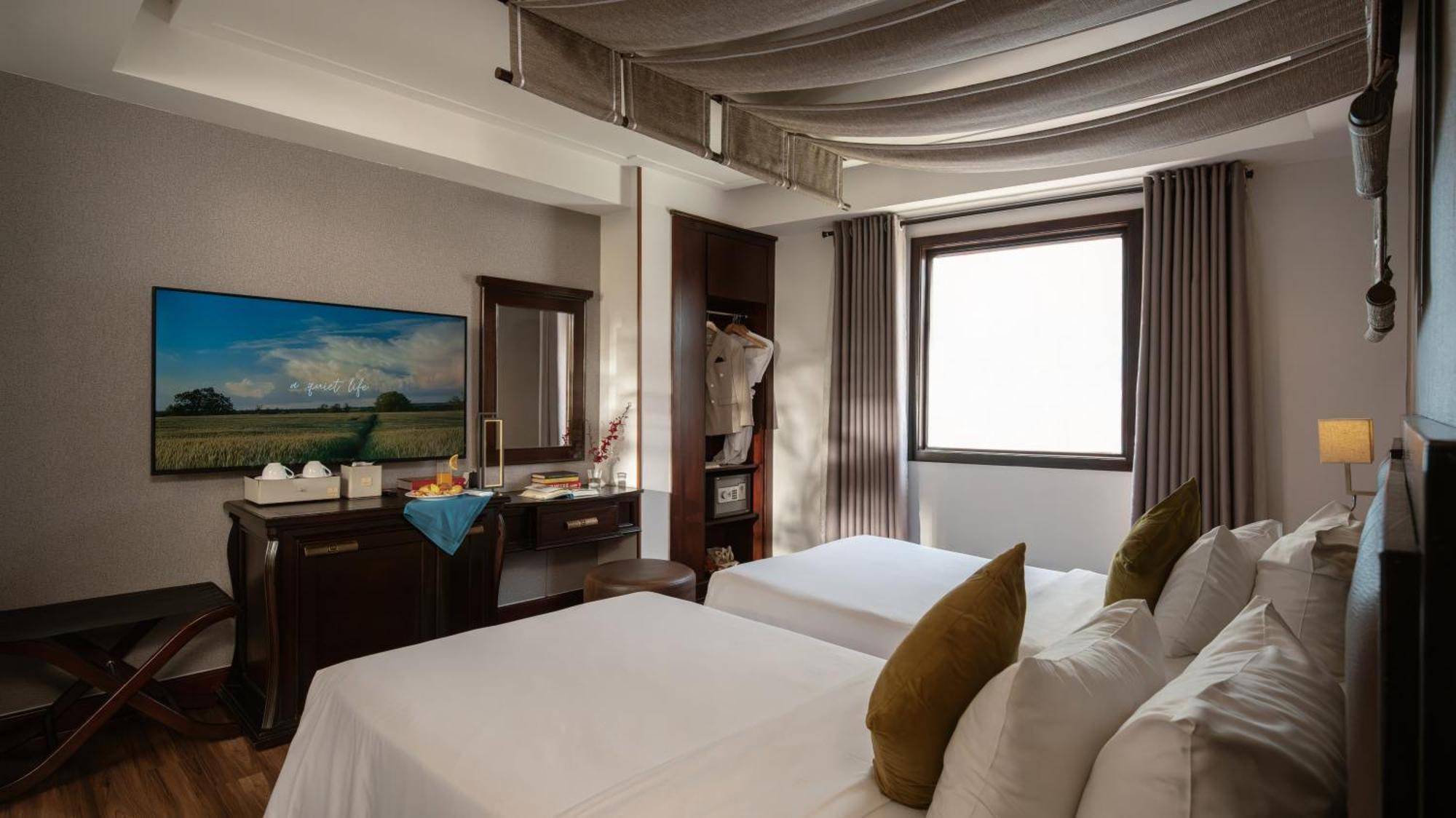 Deluxe Twin Room Daily Minibar & 1 time Afternoon Tea