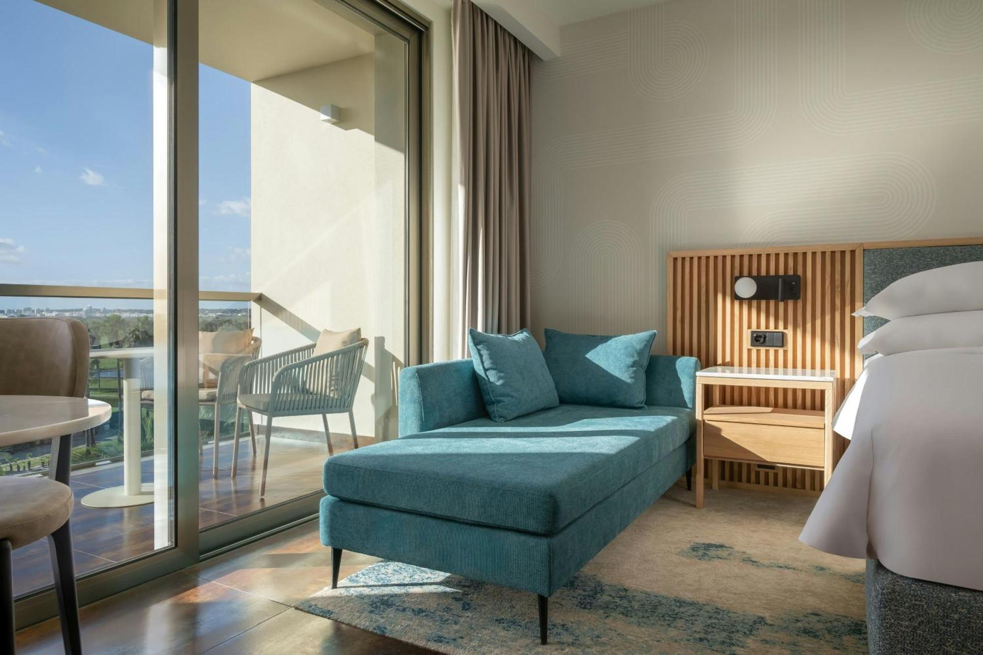 Deluxe Twin Room Balcony Resort View