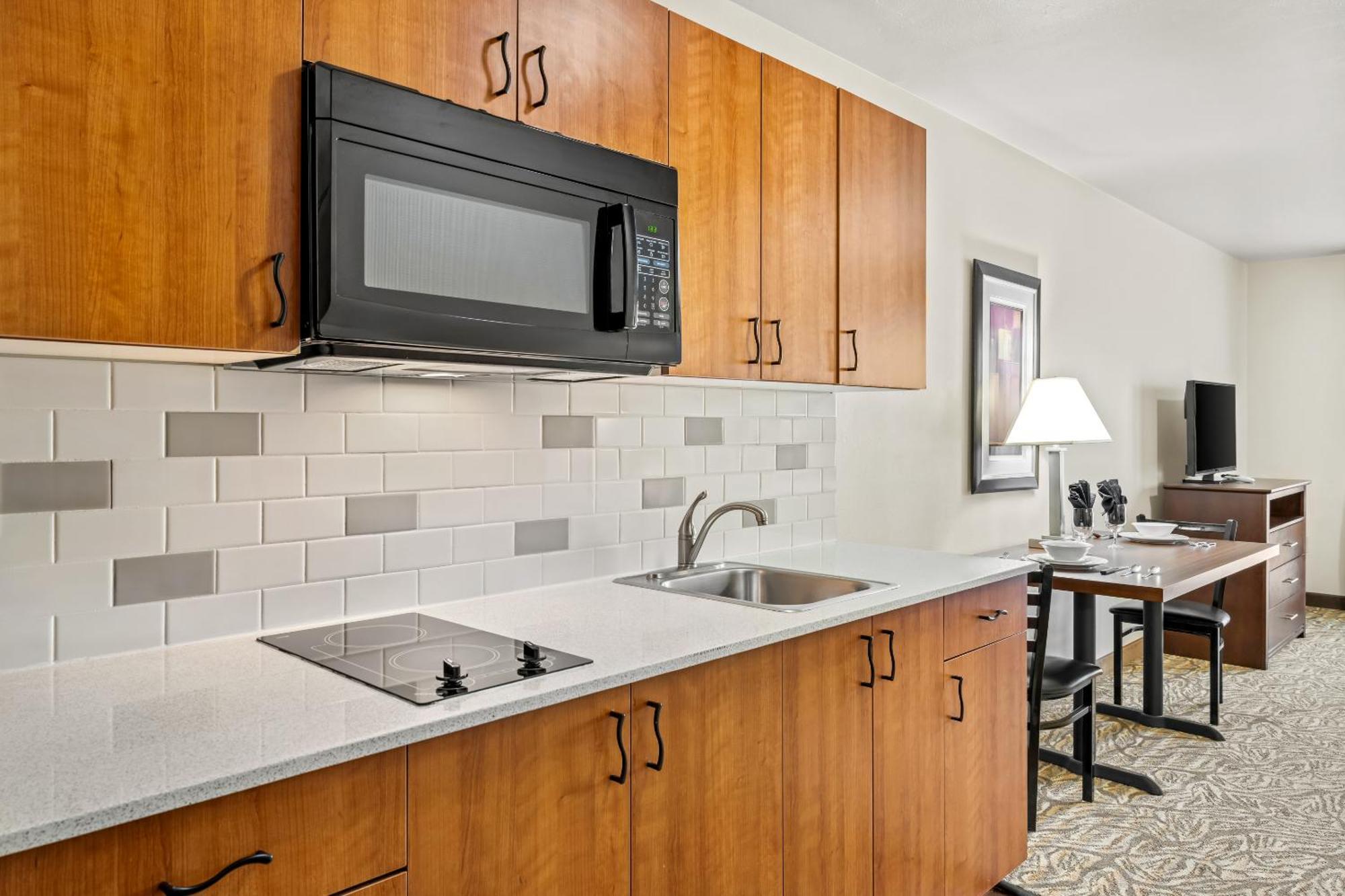 Queen Studio Kitchenette