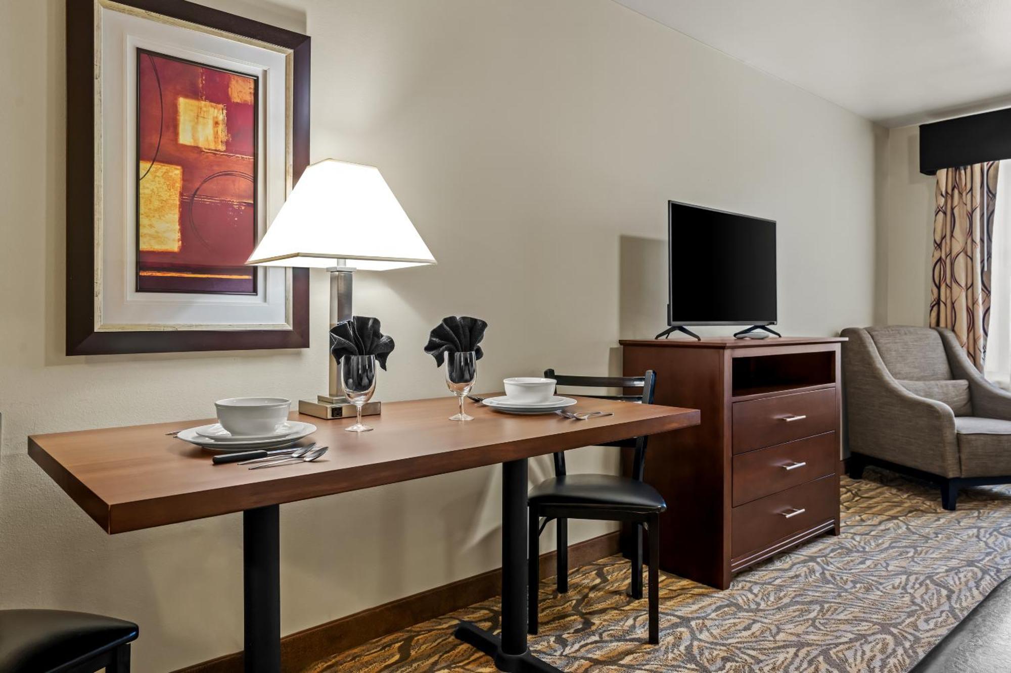 Queen Studio Kitchenette