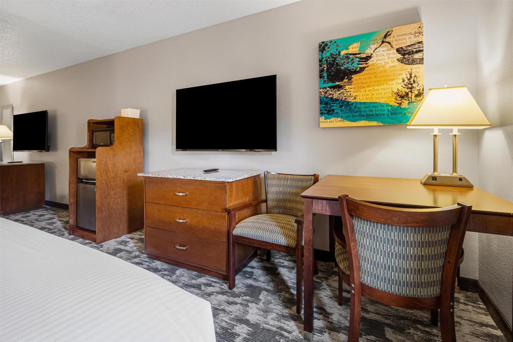 King Room One King Bed Two Queen Beds Non-Smoking