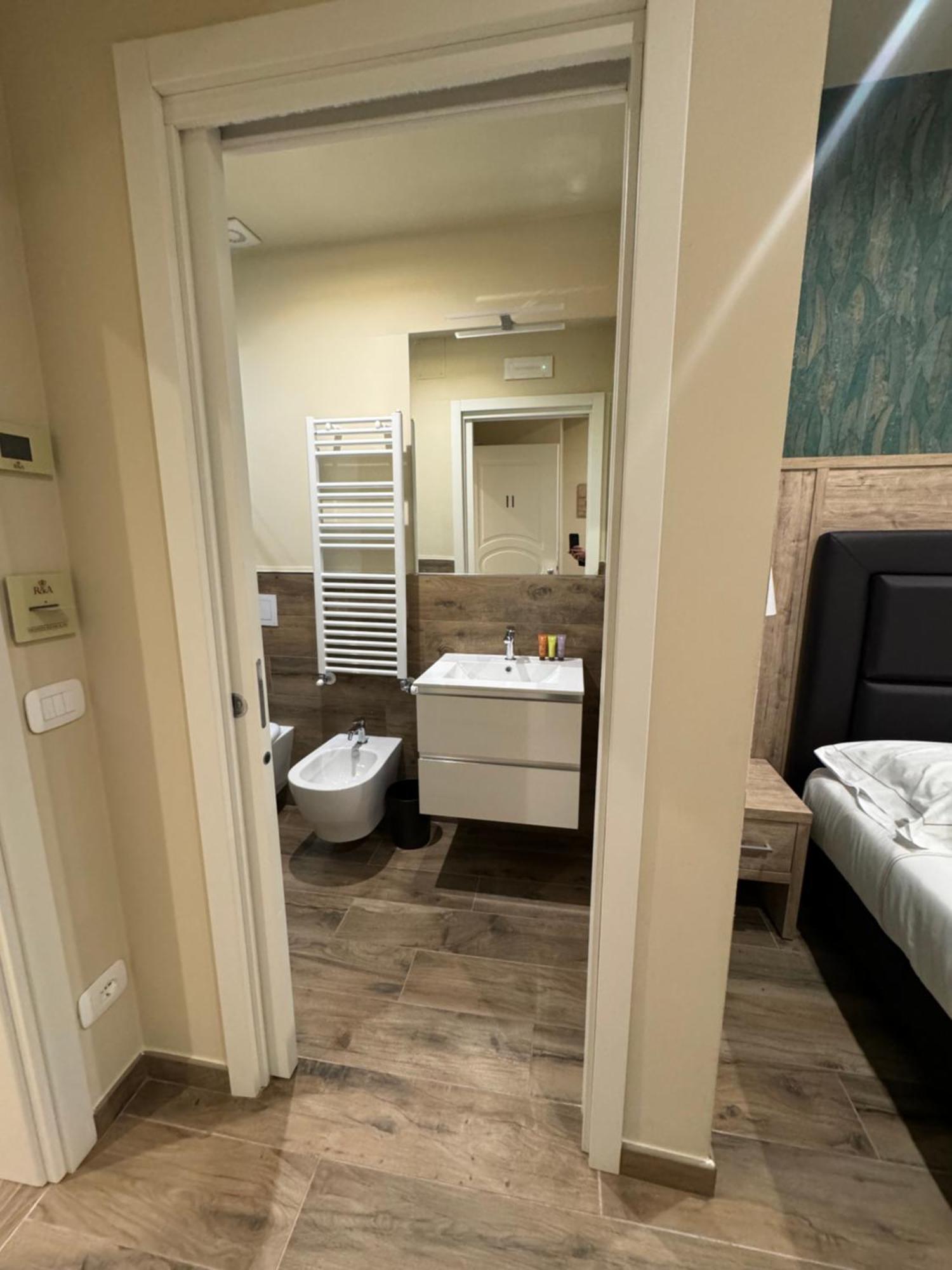 Deluxe Double Room,1695781104:JPEG