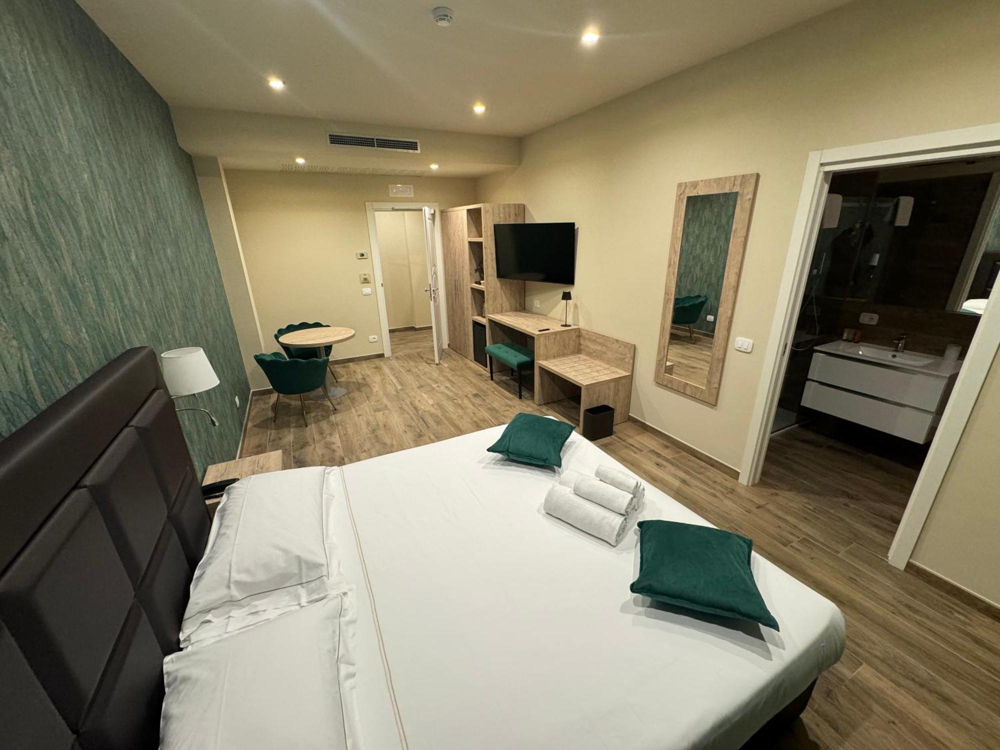 Luxury Quadruple Room,1695781094:JPEG