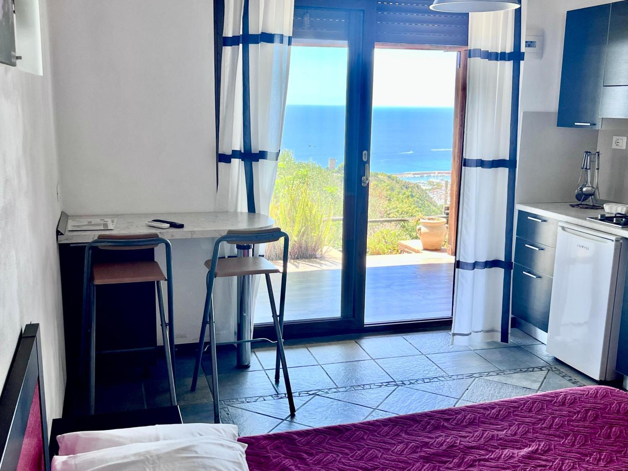Studio Apartment Sea View