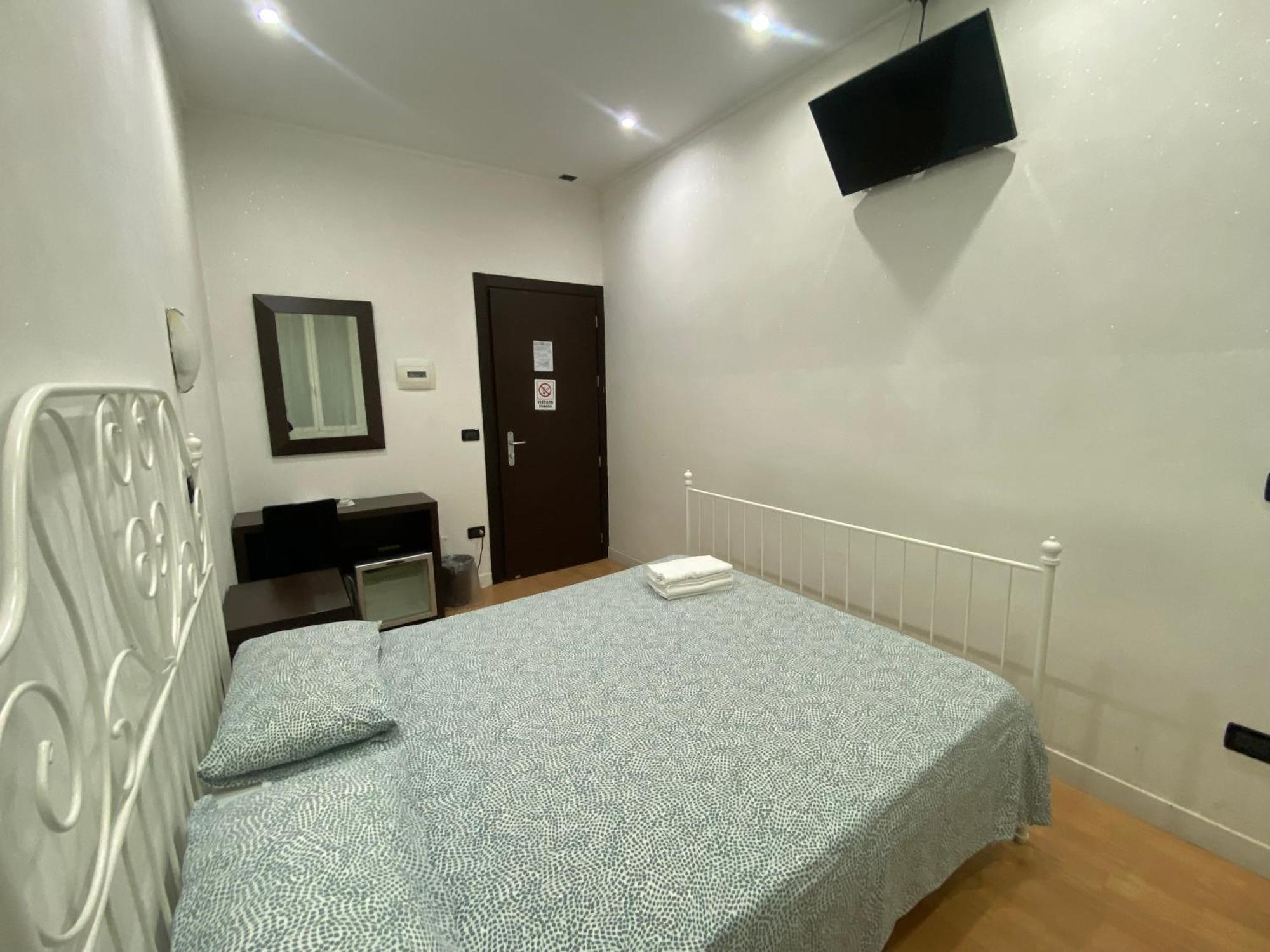 Large Double or Twin Room