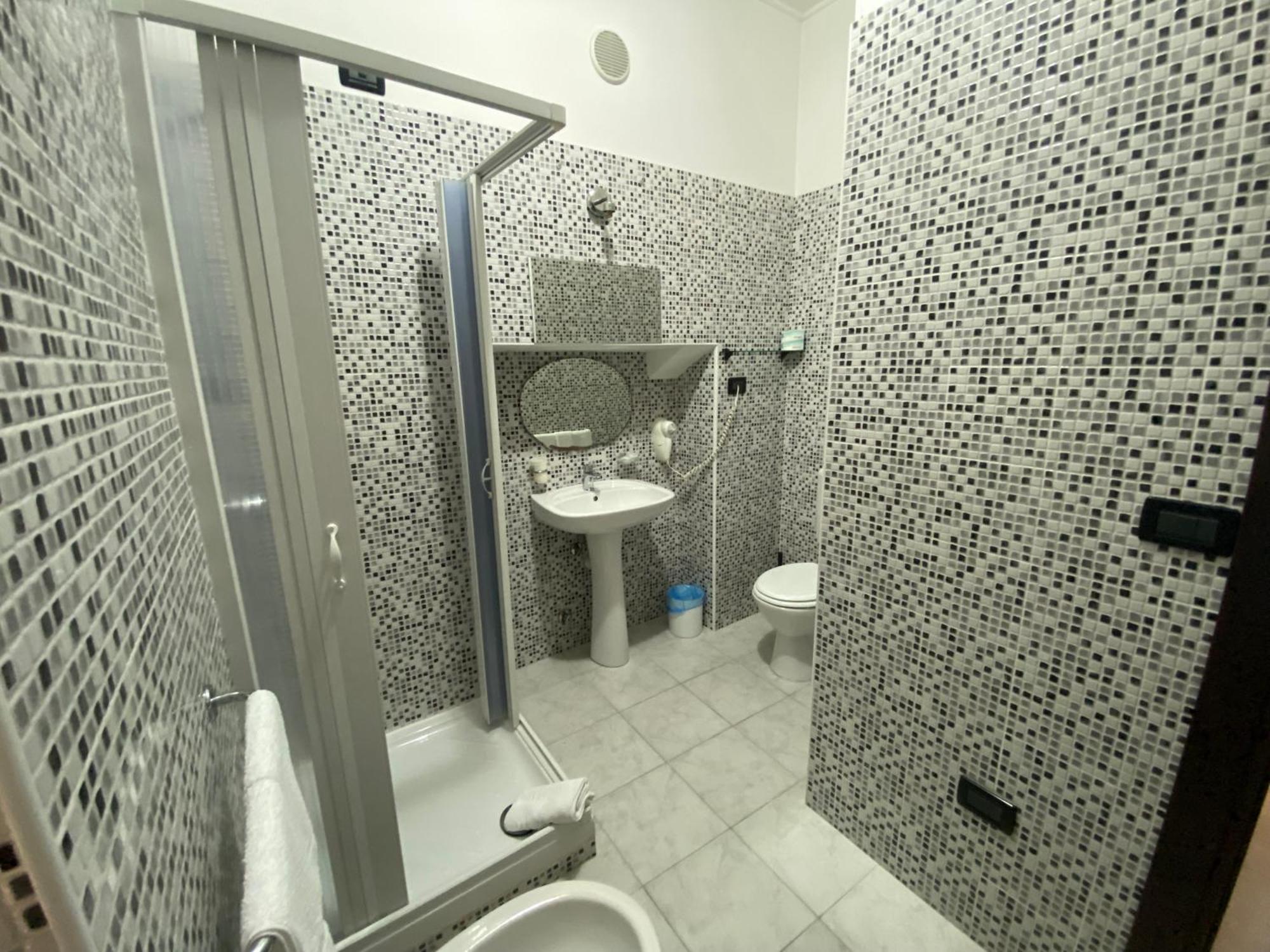 Large Double or Twin Room