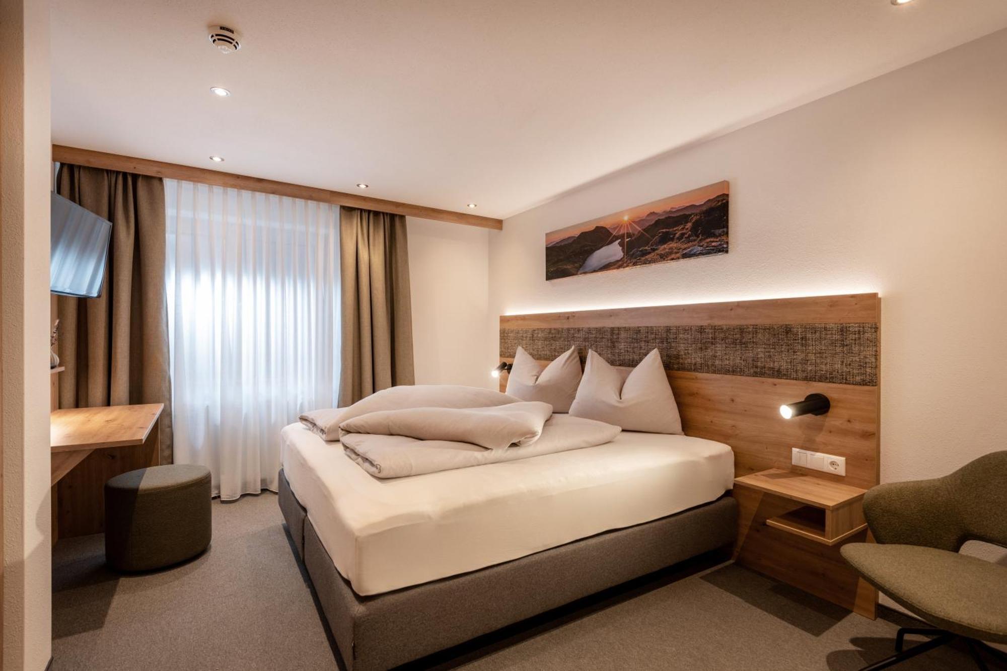 Deluxe Double or Twin Room
