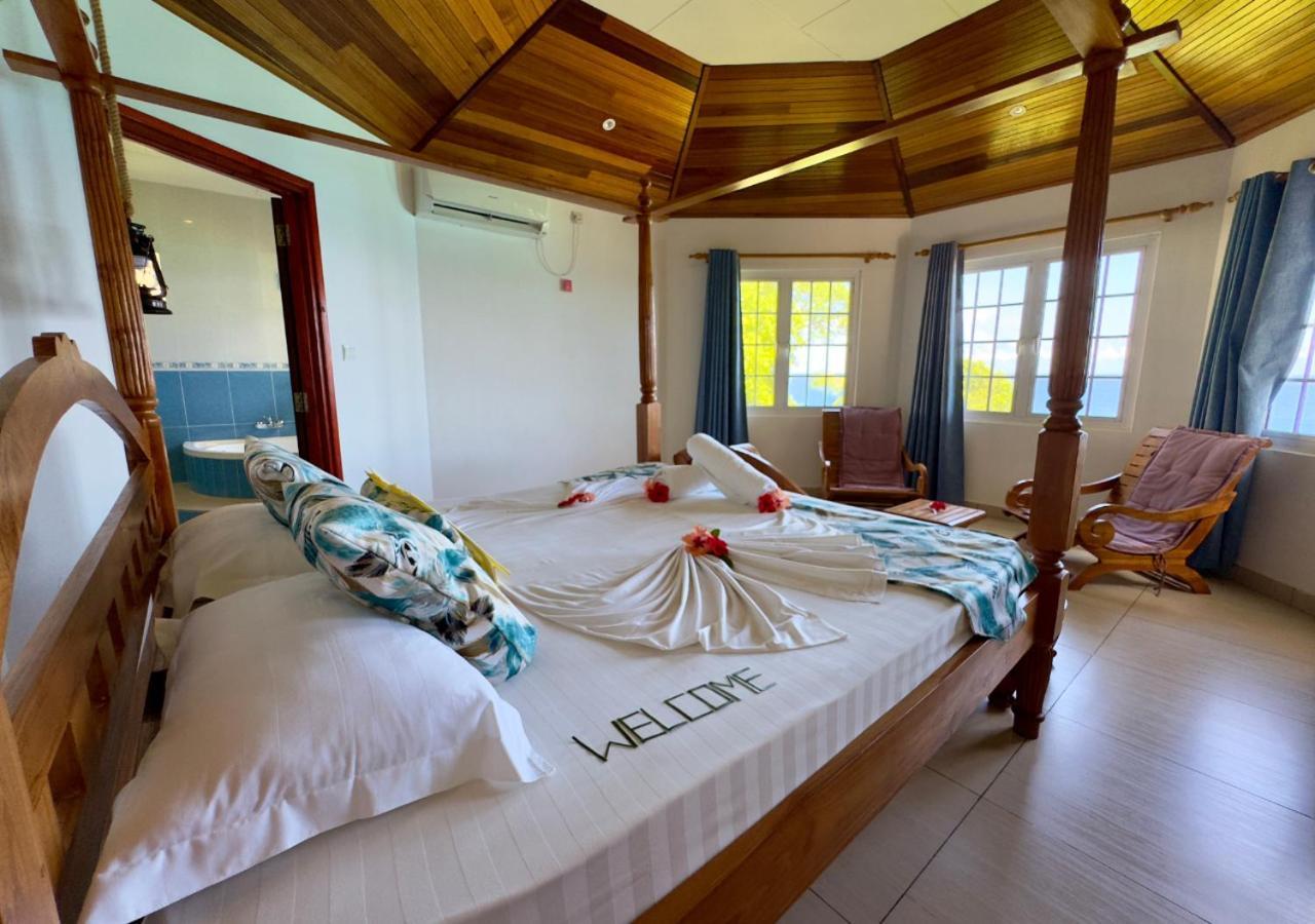 Honeymoon Suite