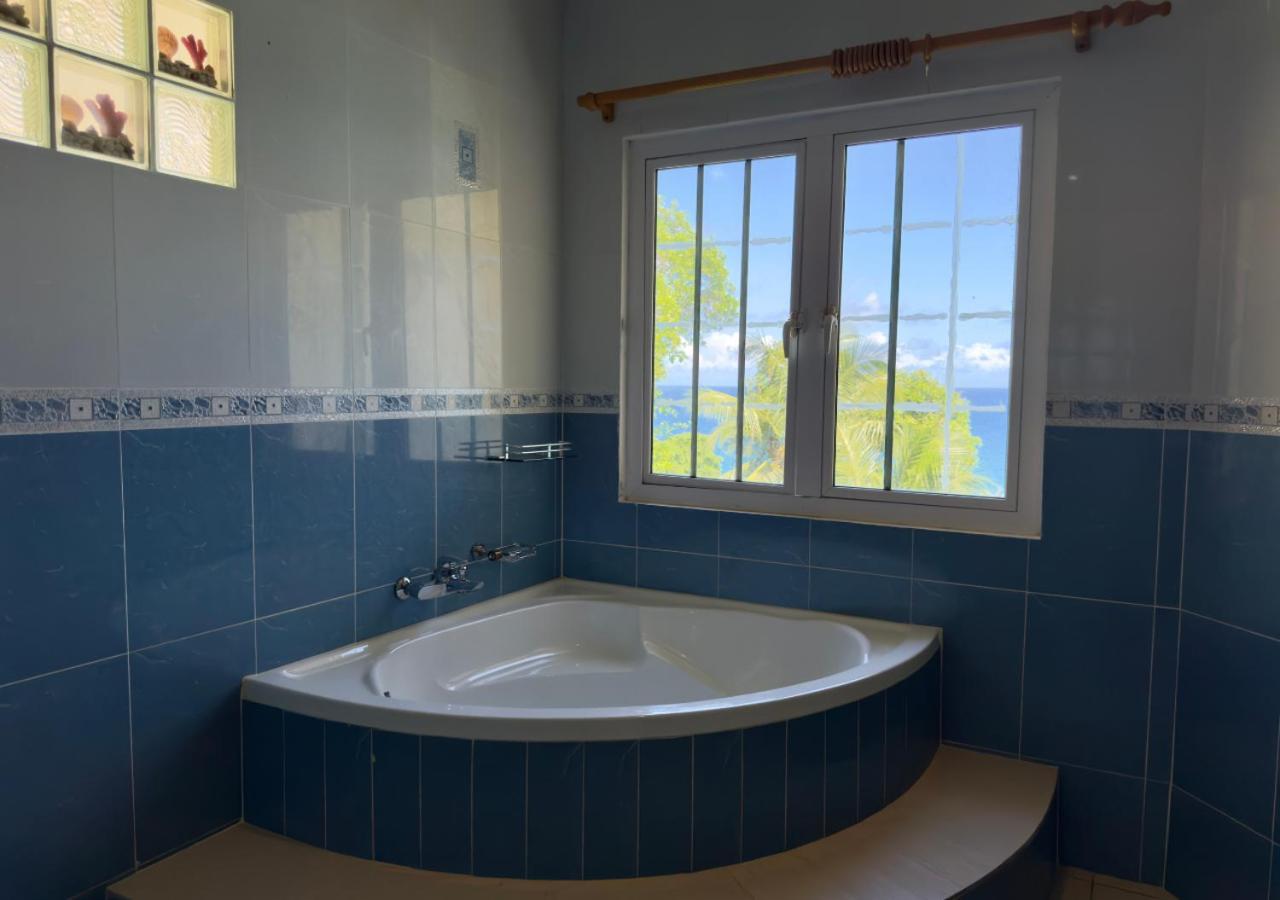 Honeymoon Suite