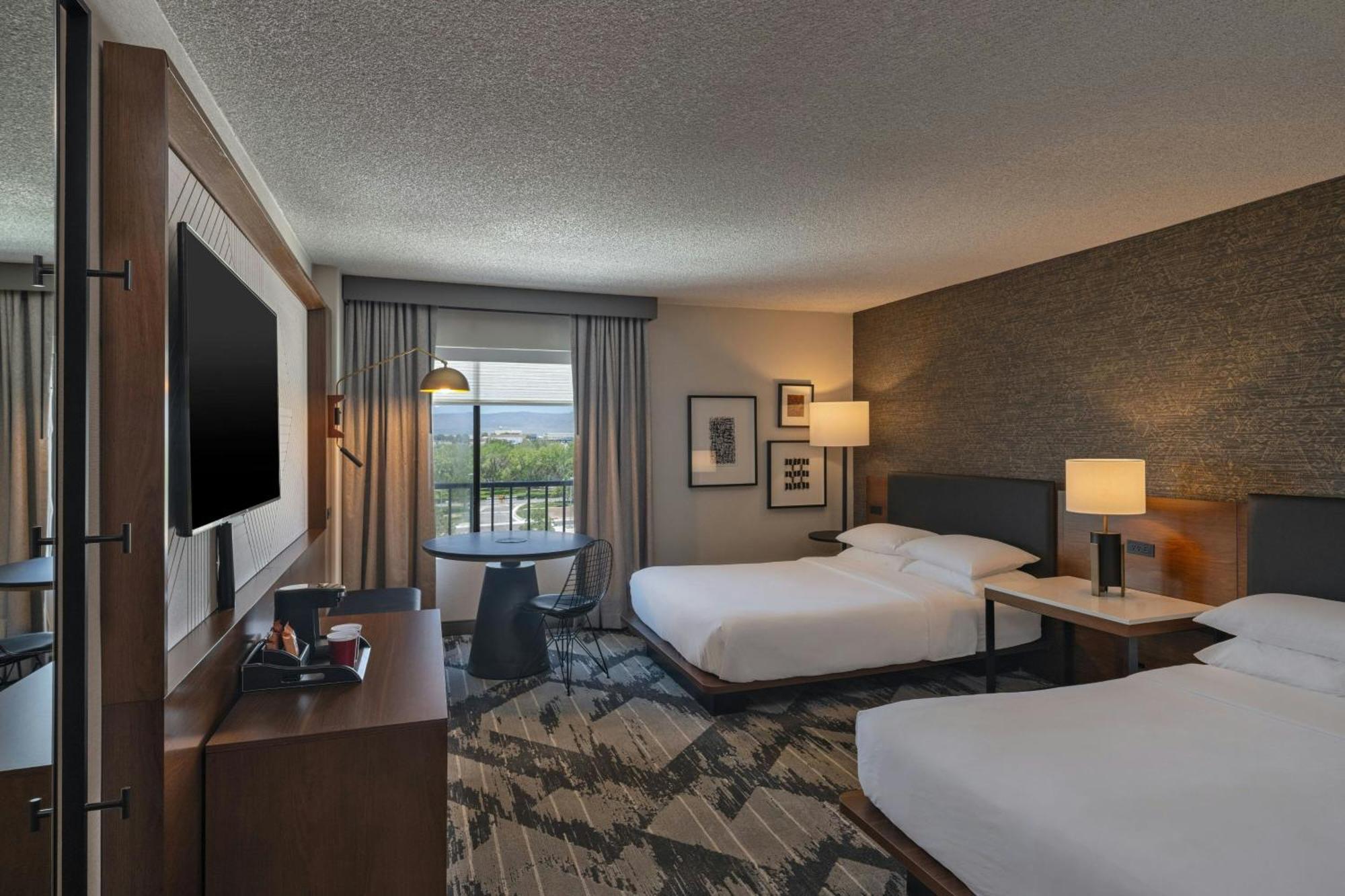 Club lounge access Guest room 2 Queen,1669017366:JPEG