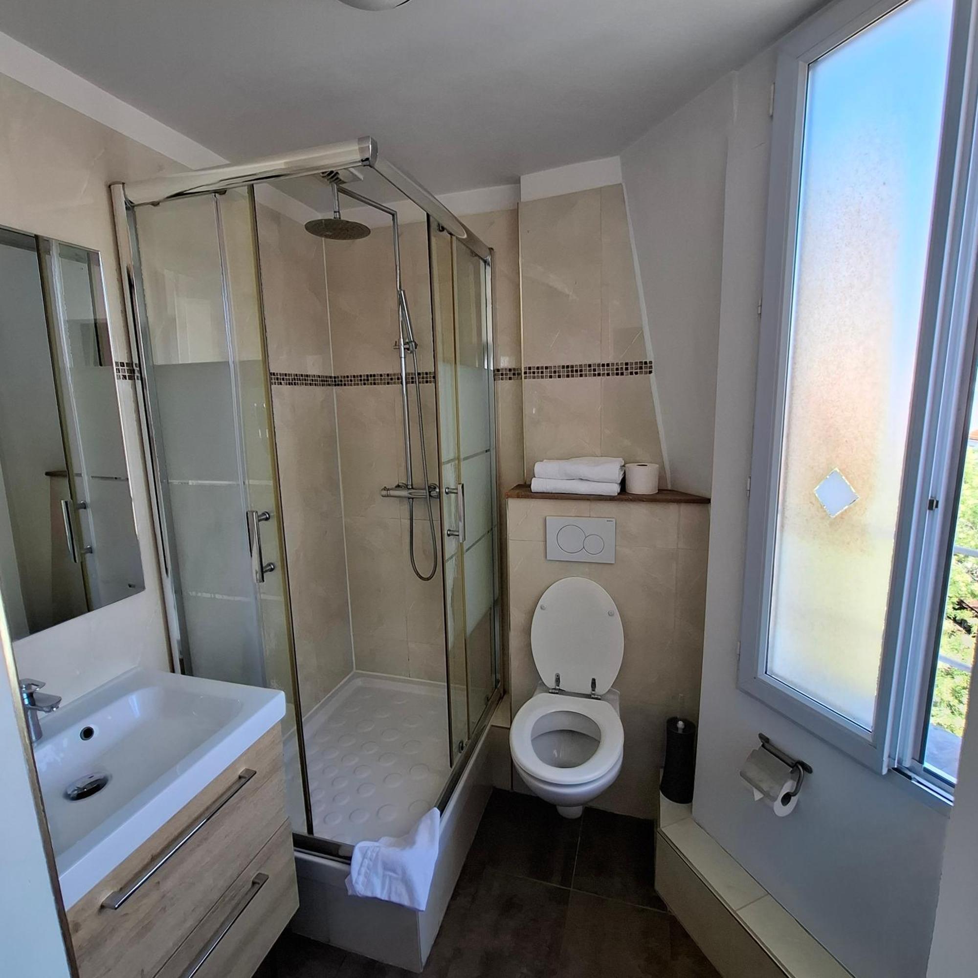 Double Room Shower