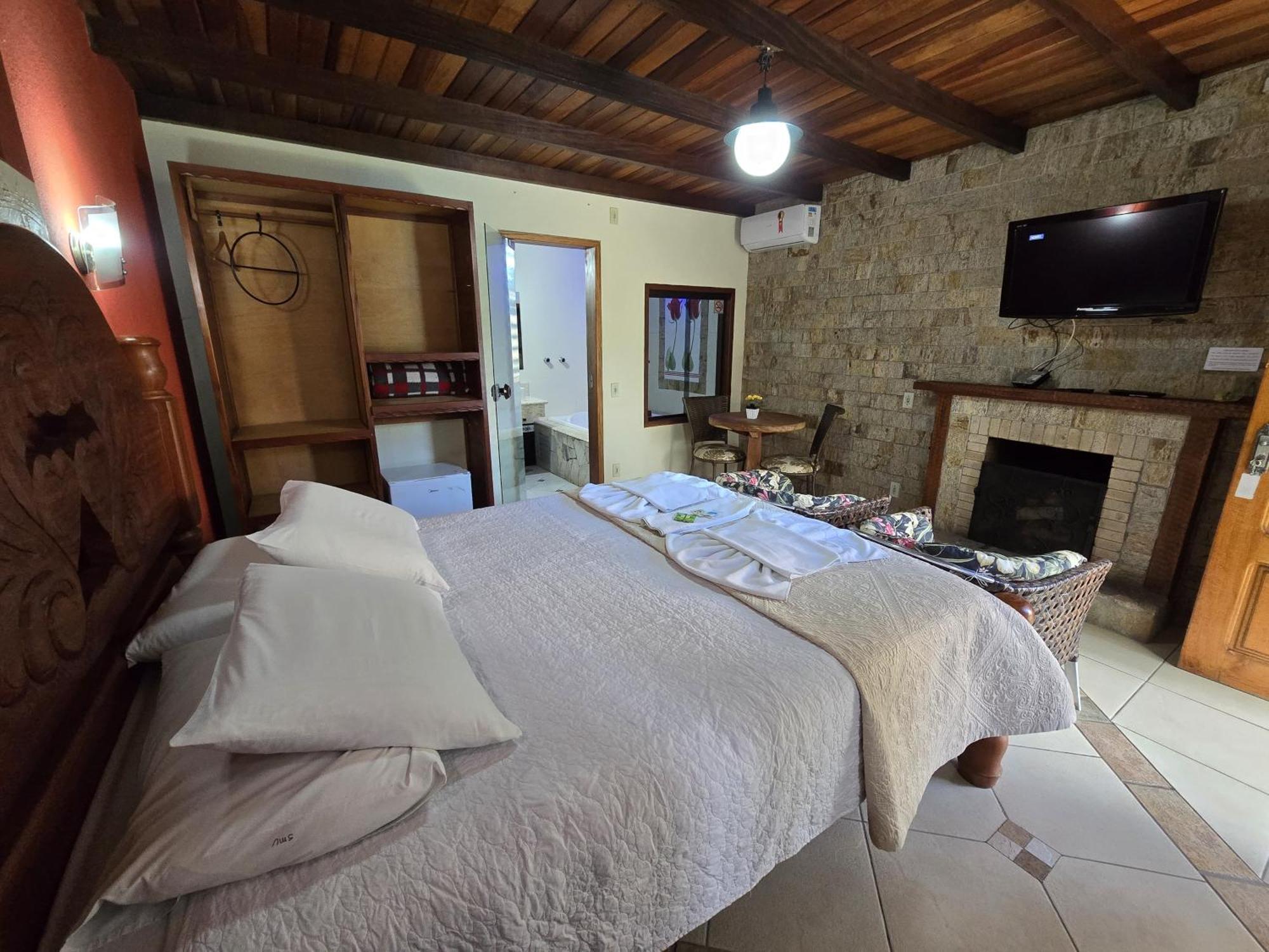 Deluxe Double Room Bath