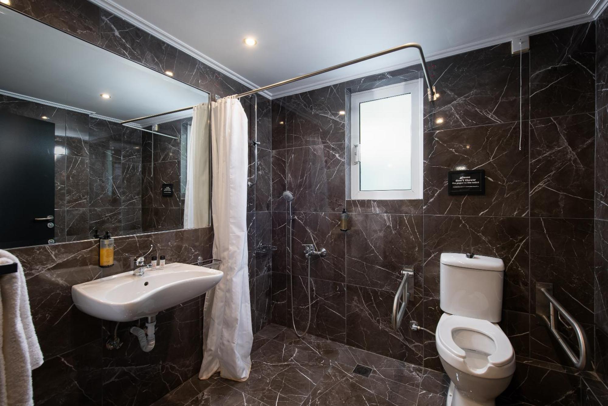 Deluxe Triple Room,1697225701:JPEG