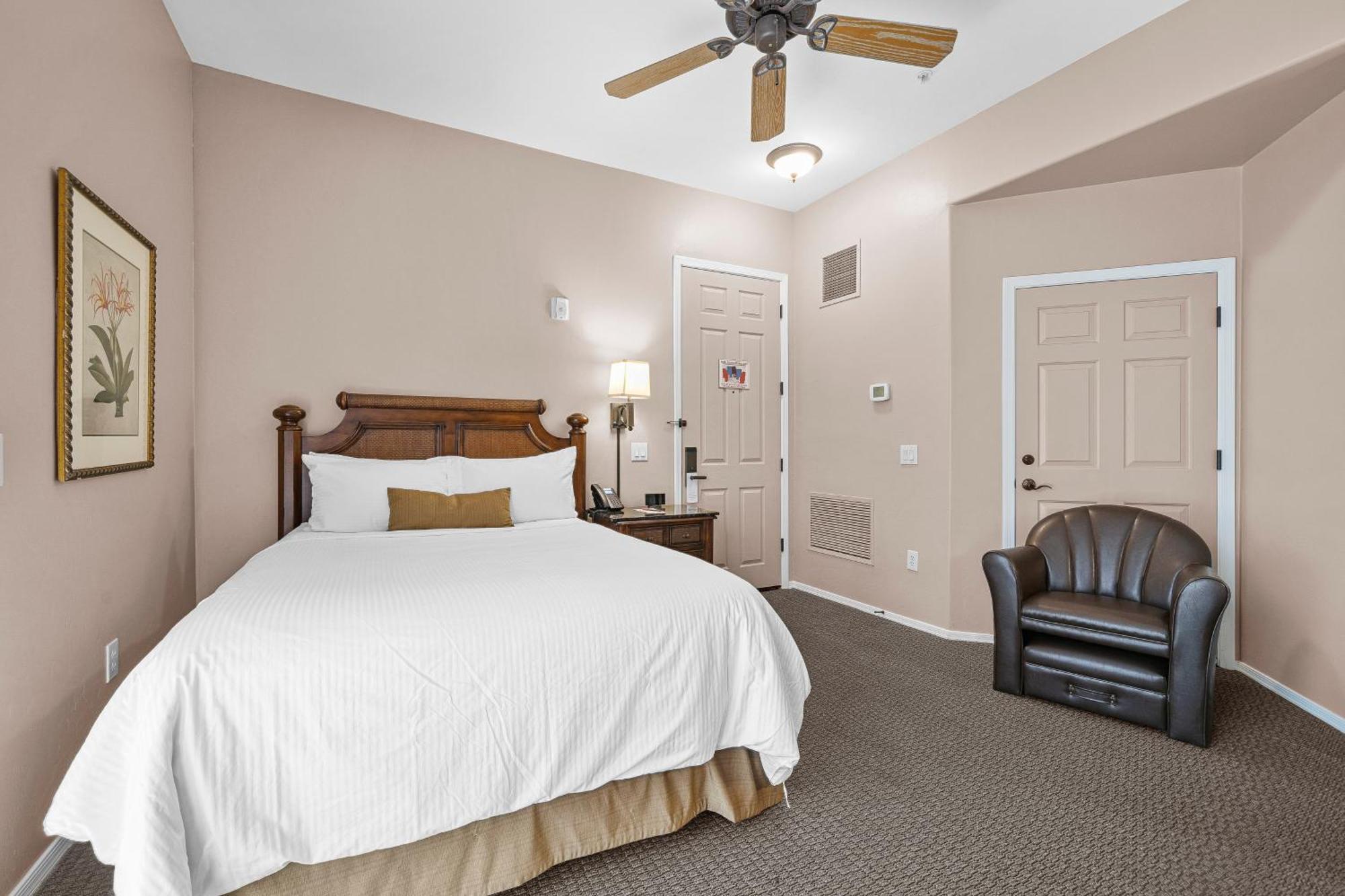 Standard Queen Room