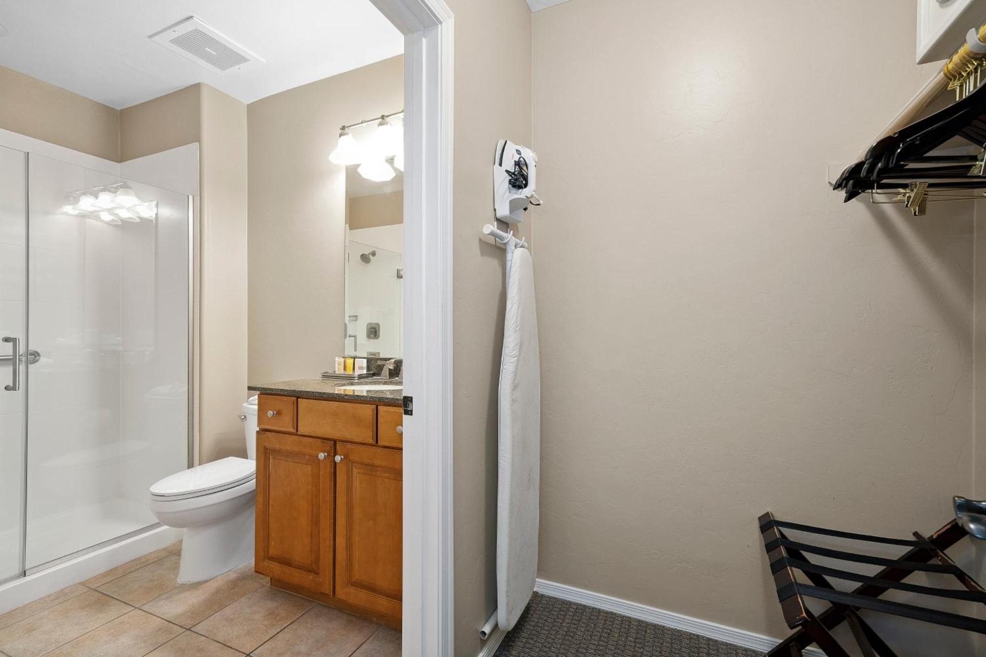 Standard Queen Room