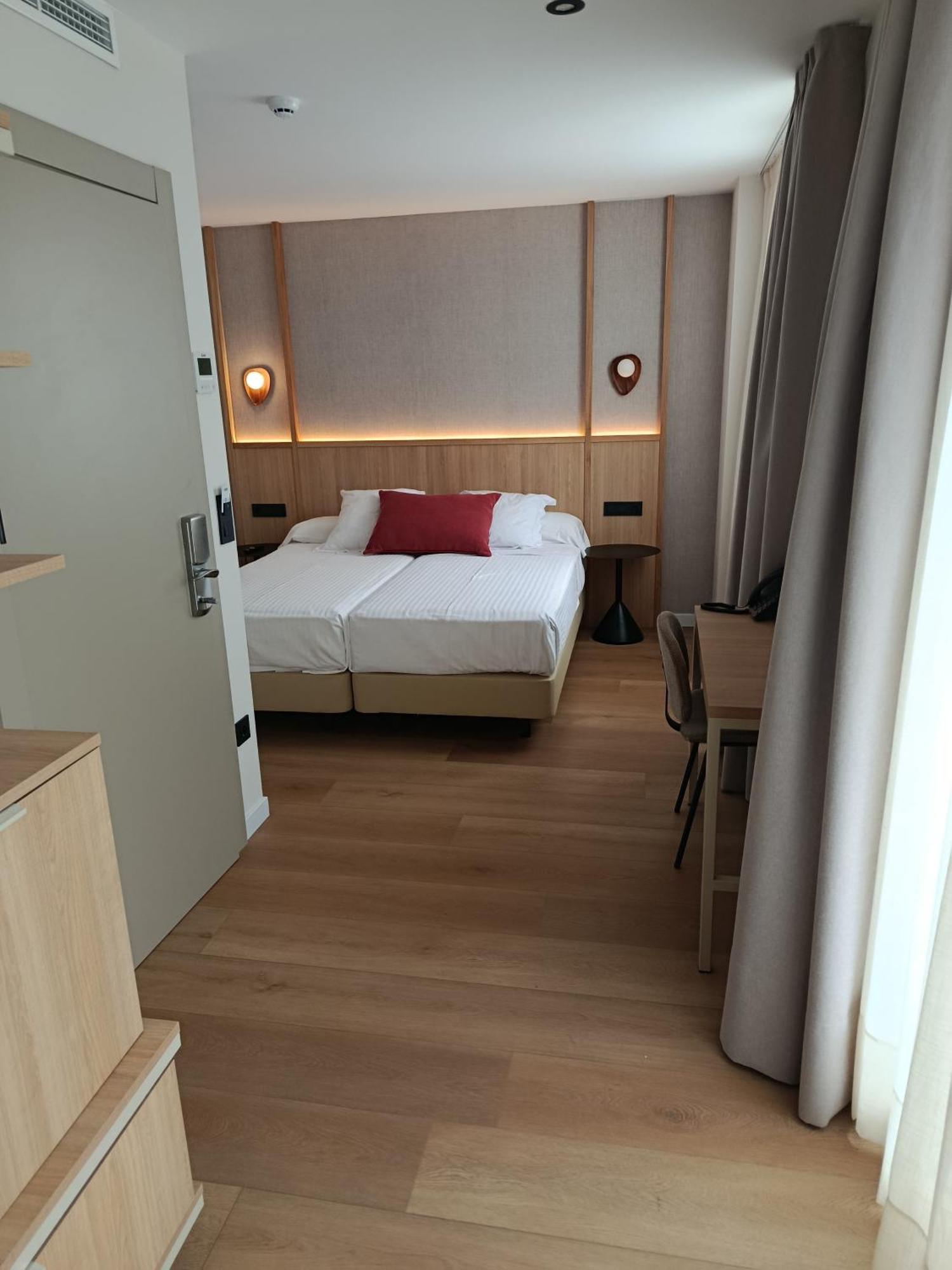 Twin Room Sea View,1697350455:JPEG