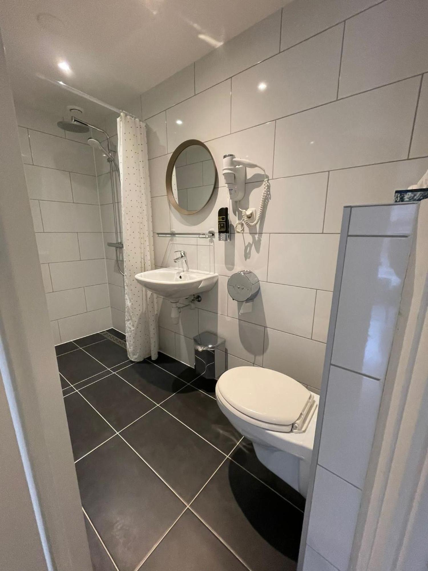 Family Room Private Bathroom
