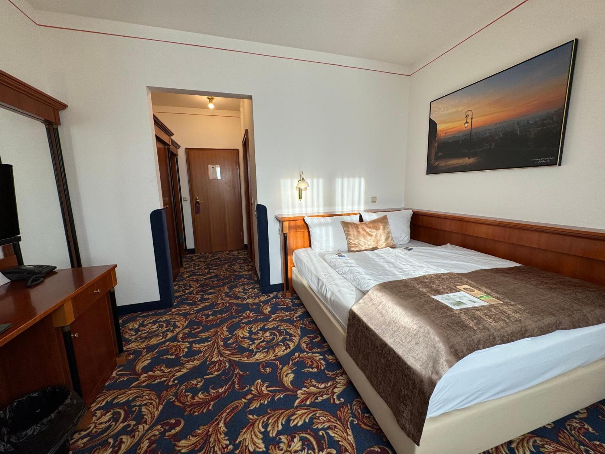 Queen Room