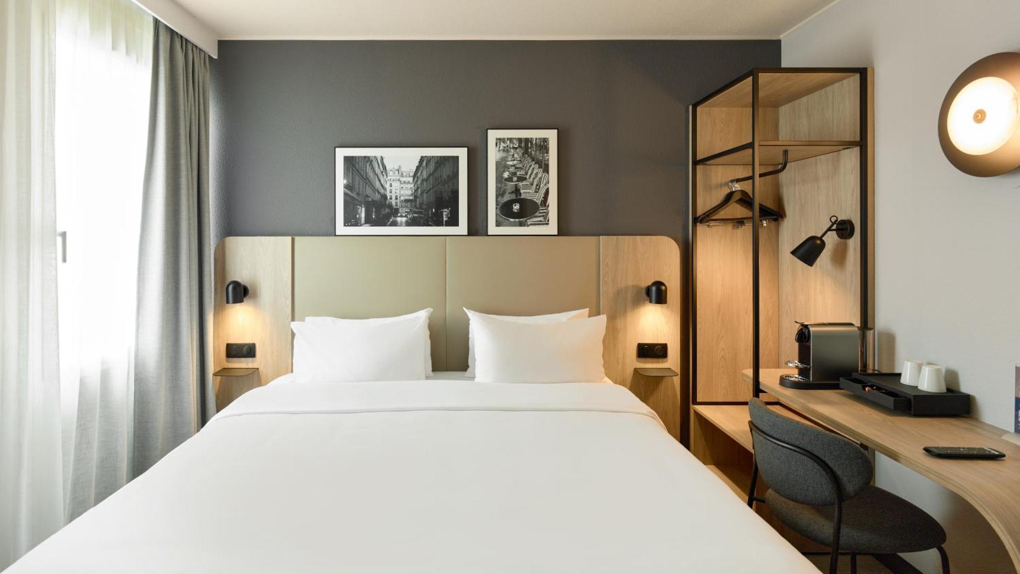 Superior Room 1 King Bed