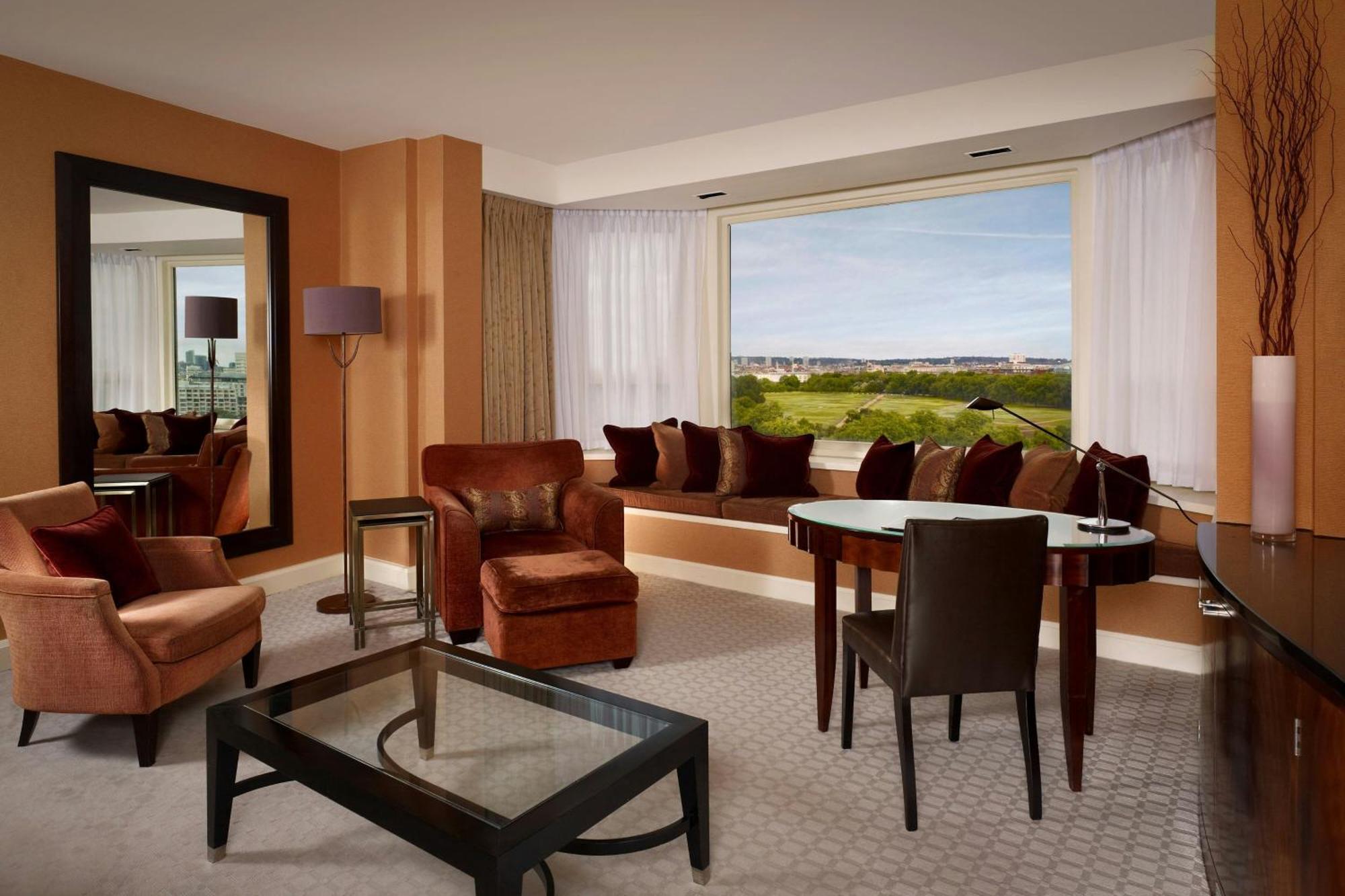 Panoramic Suite 1 Bedroom Residential Suite 1 King