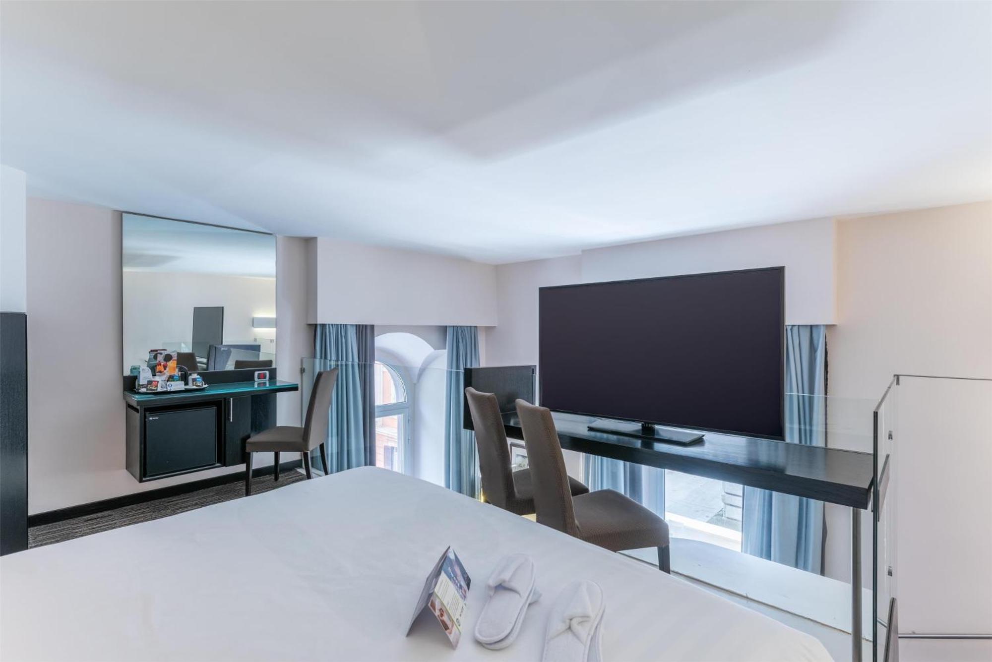 Junior Suite Split Level,1697792890:JPEG