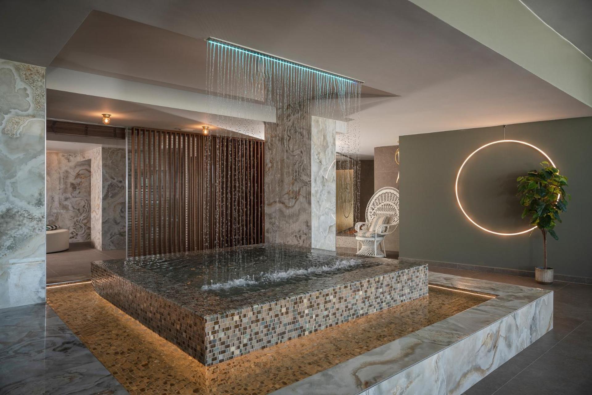 Single Room City View Spa Access
