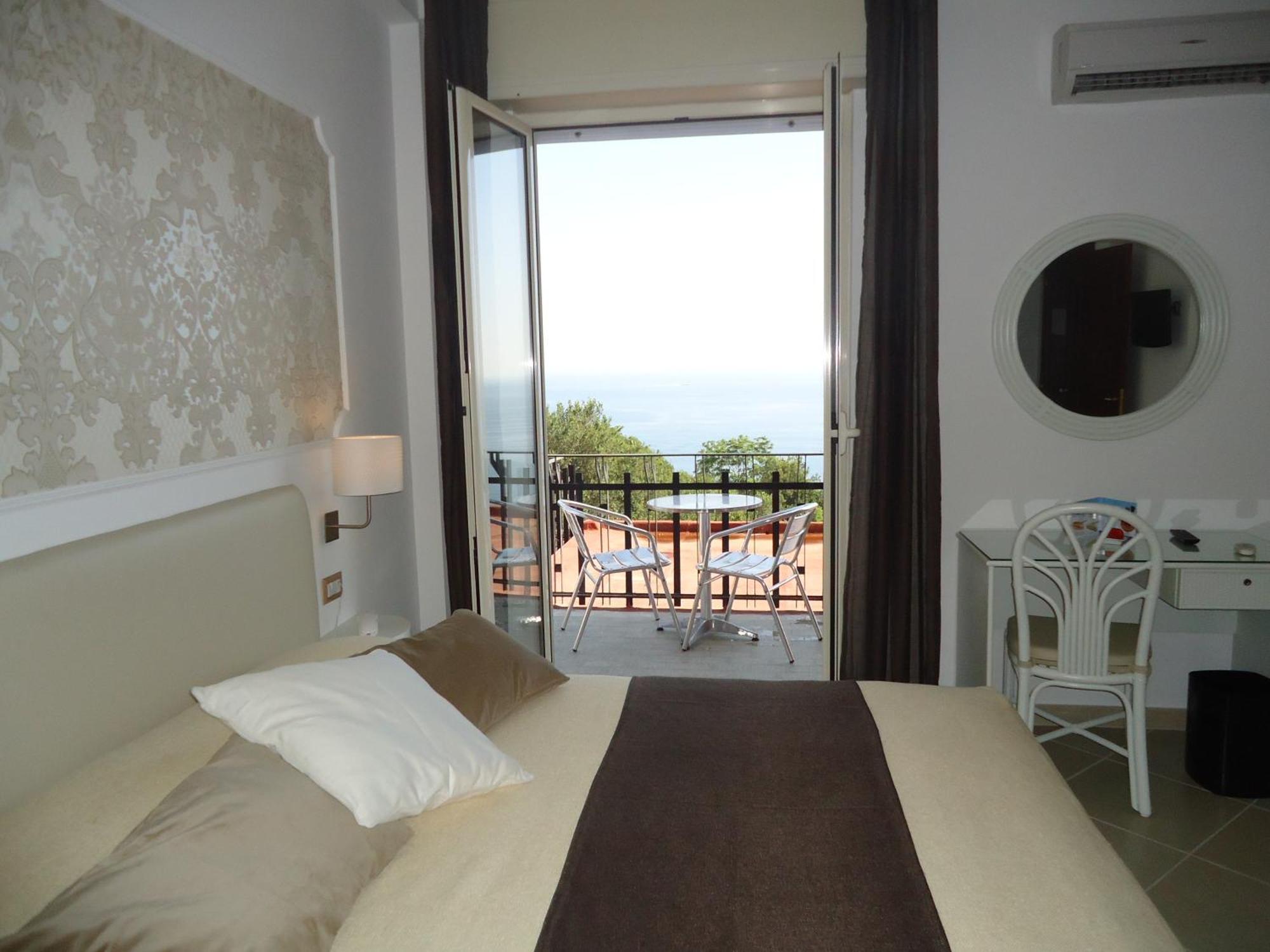 Deluxe Double Room Sea View