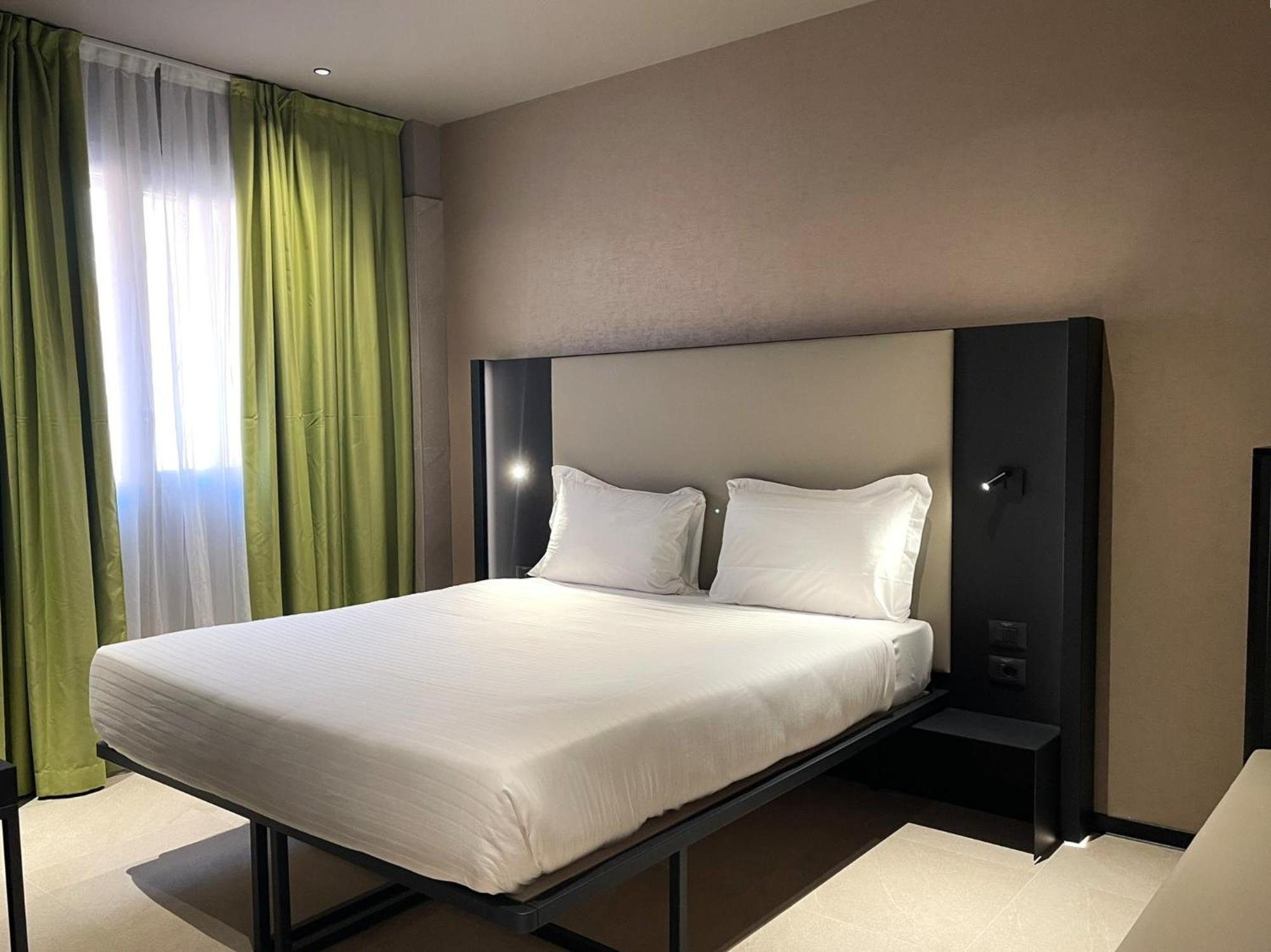 Triple Room City View,1697794781:JPEG