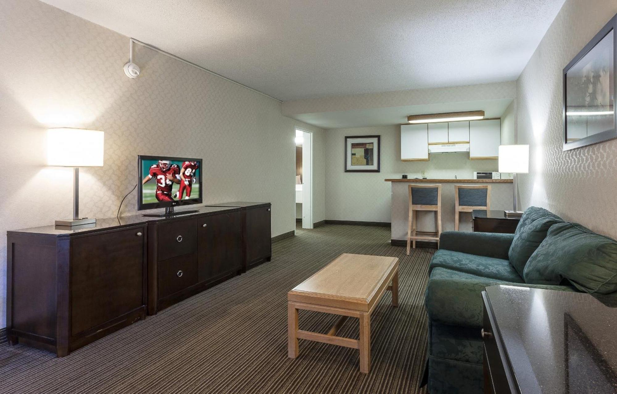 Suite King Kitchenette Pool View Non-Smoking
