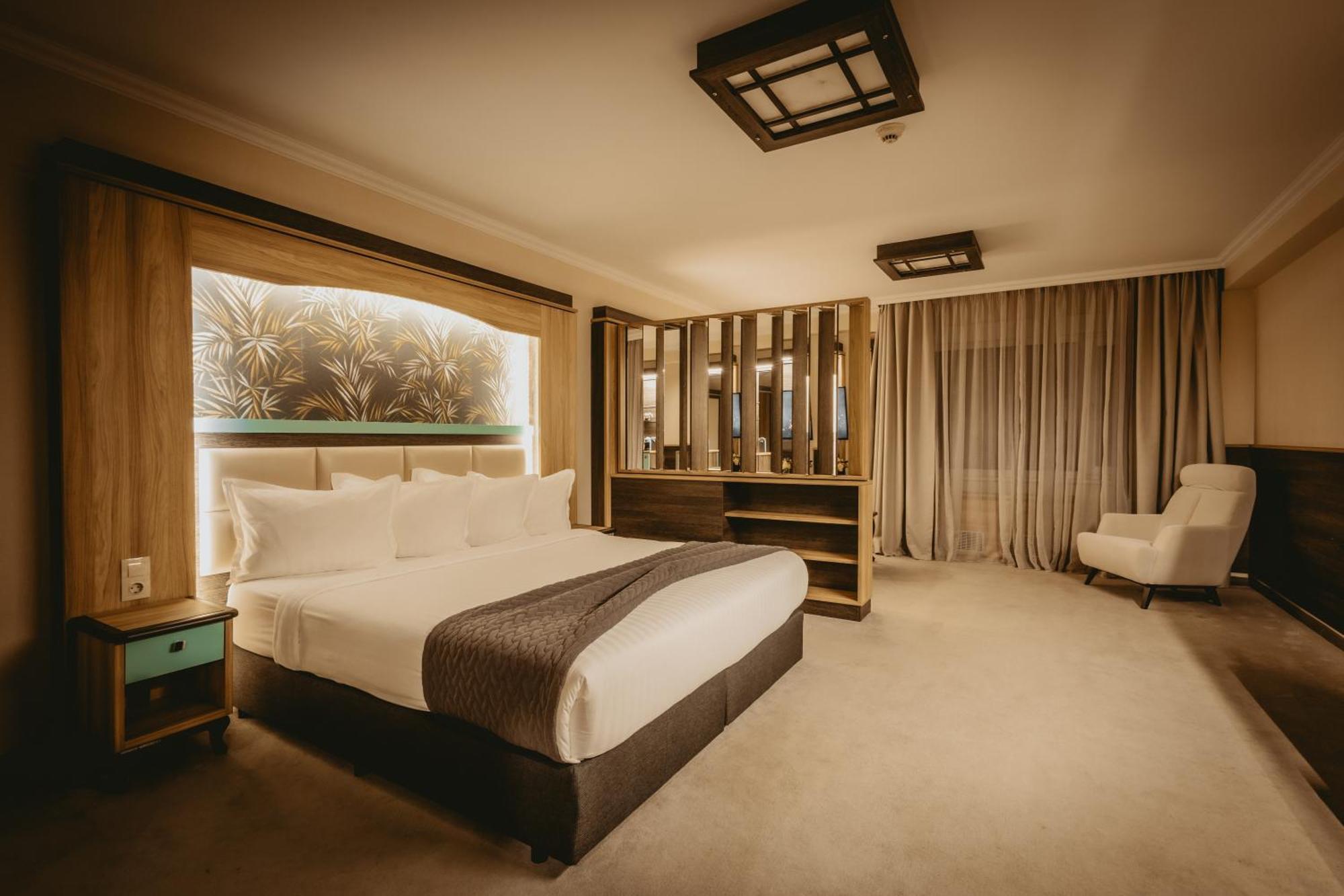Deluxe Studio City View