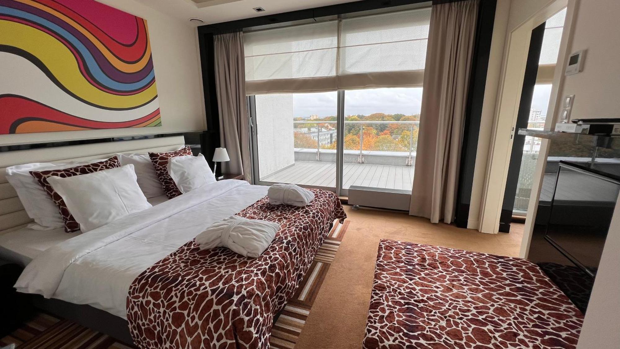 Deluxe Suite City View