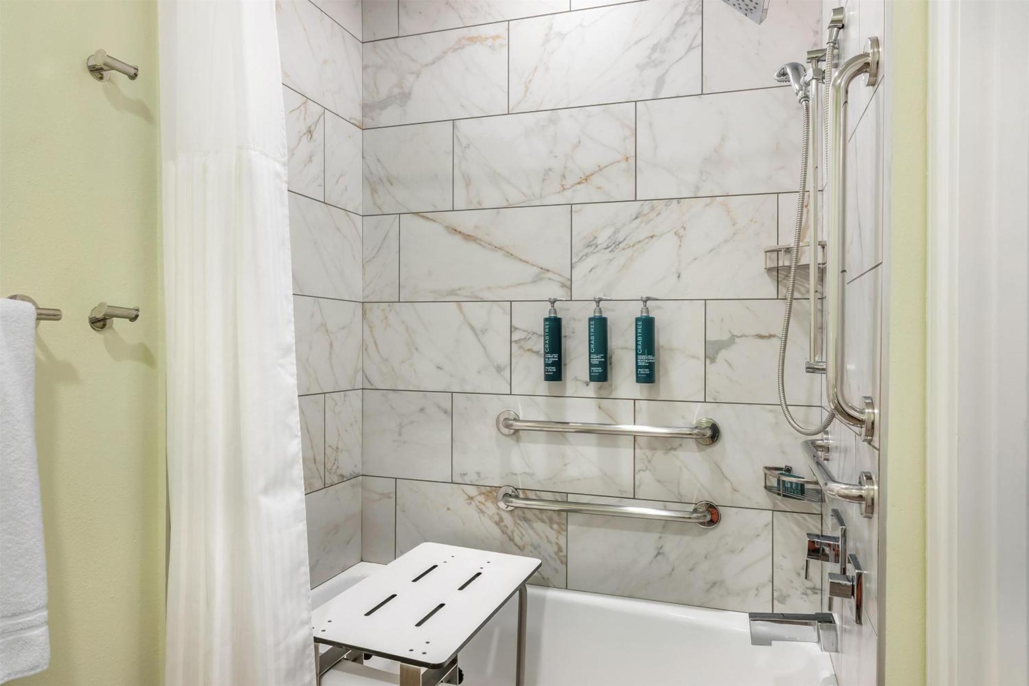 Three-Bedroom King Suite Two Twin Beds Bath Tub Mobility Accessible,1697814482:JPEG