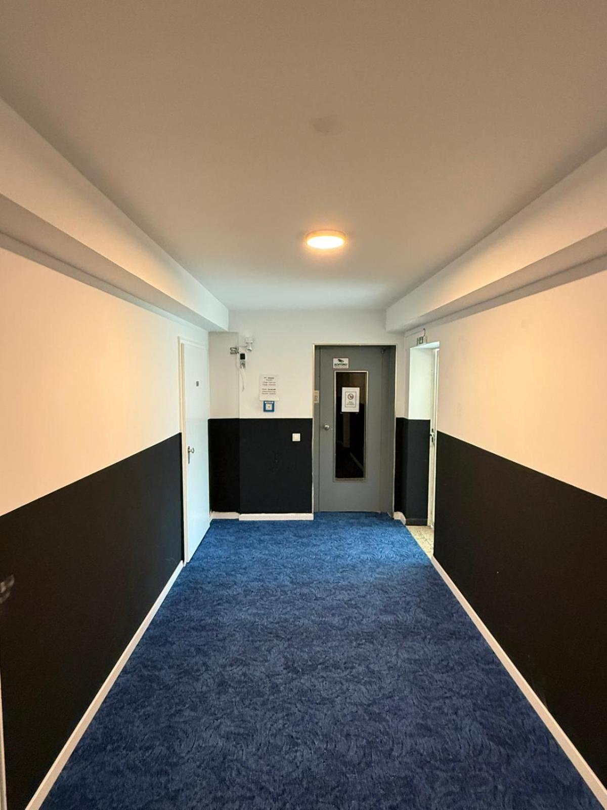 Single Room Bathroom