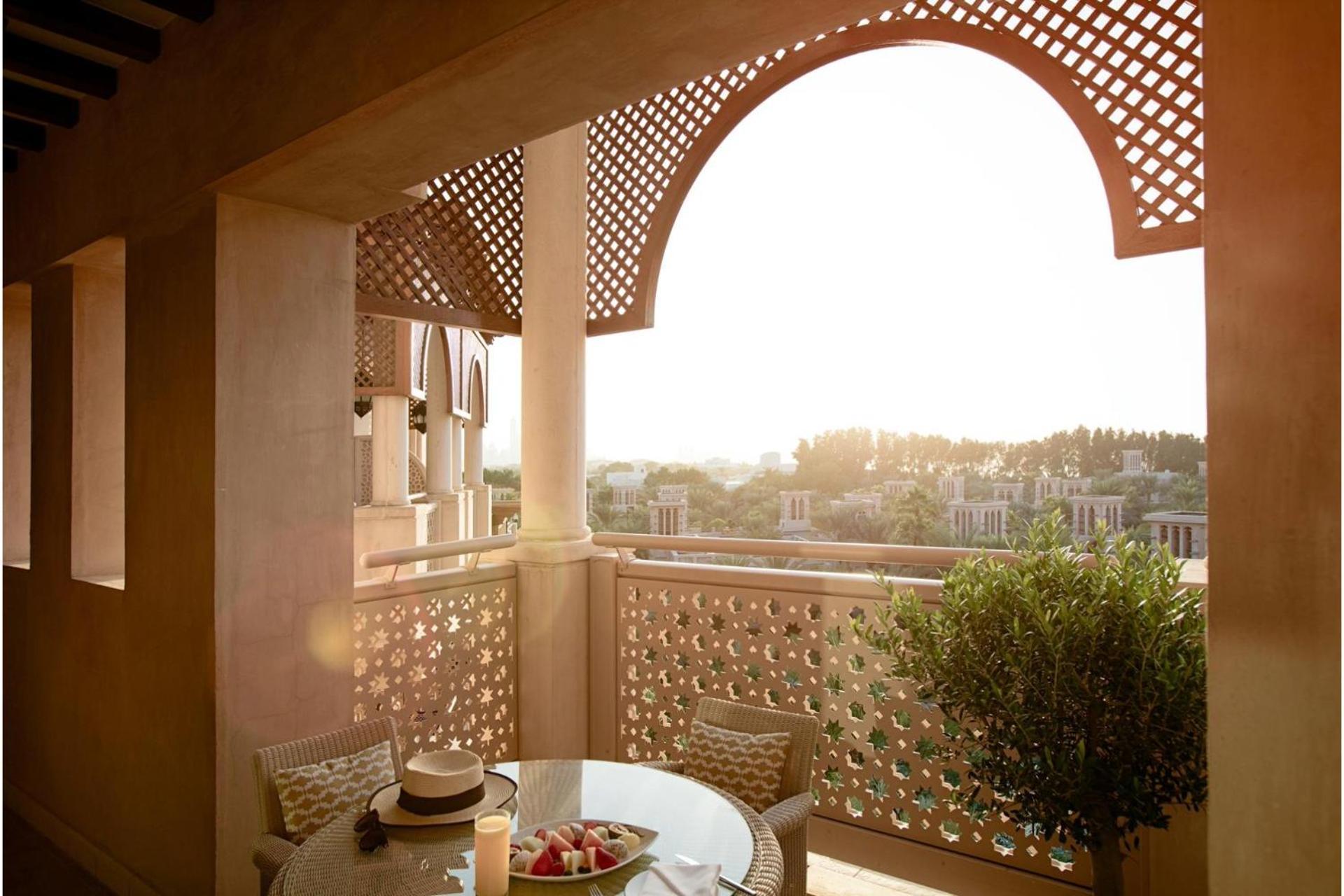 Deluxe Arabian Room