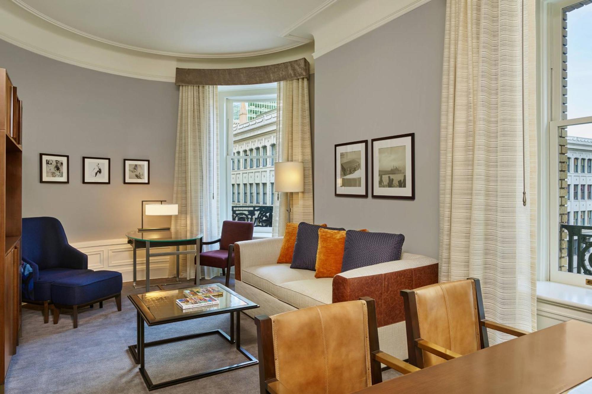 Deluxe Suite 1 Bedroom 2 room Suite 1 King Sofa bed,1697820628:JPEG