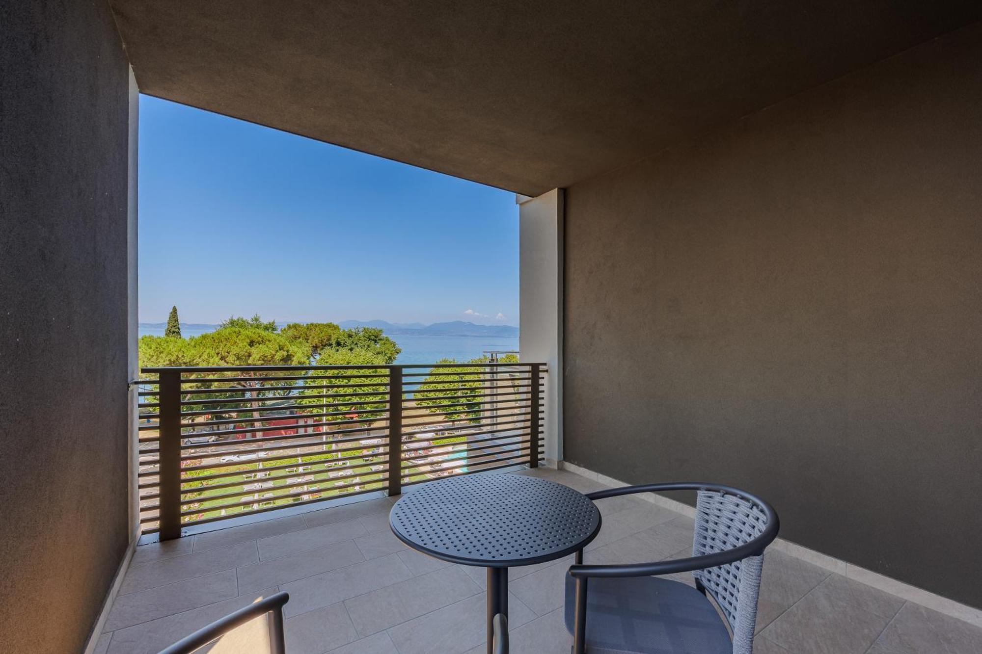 Panorama Double Room Lake View