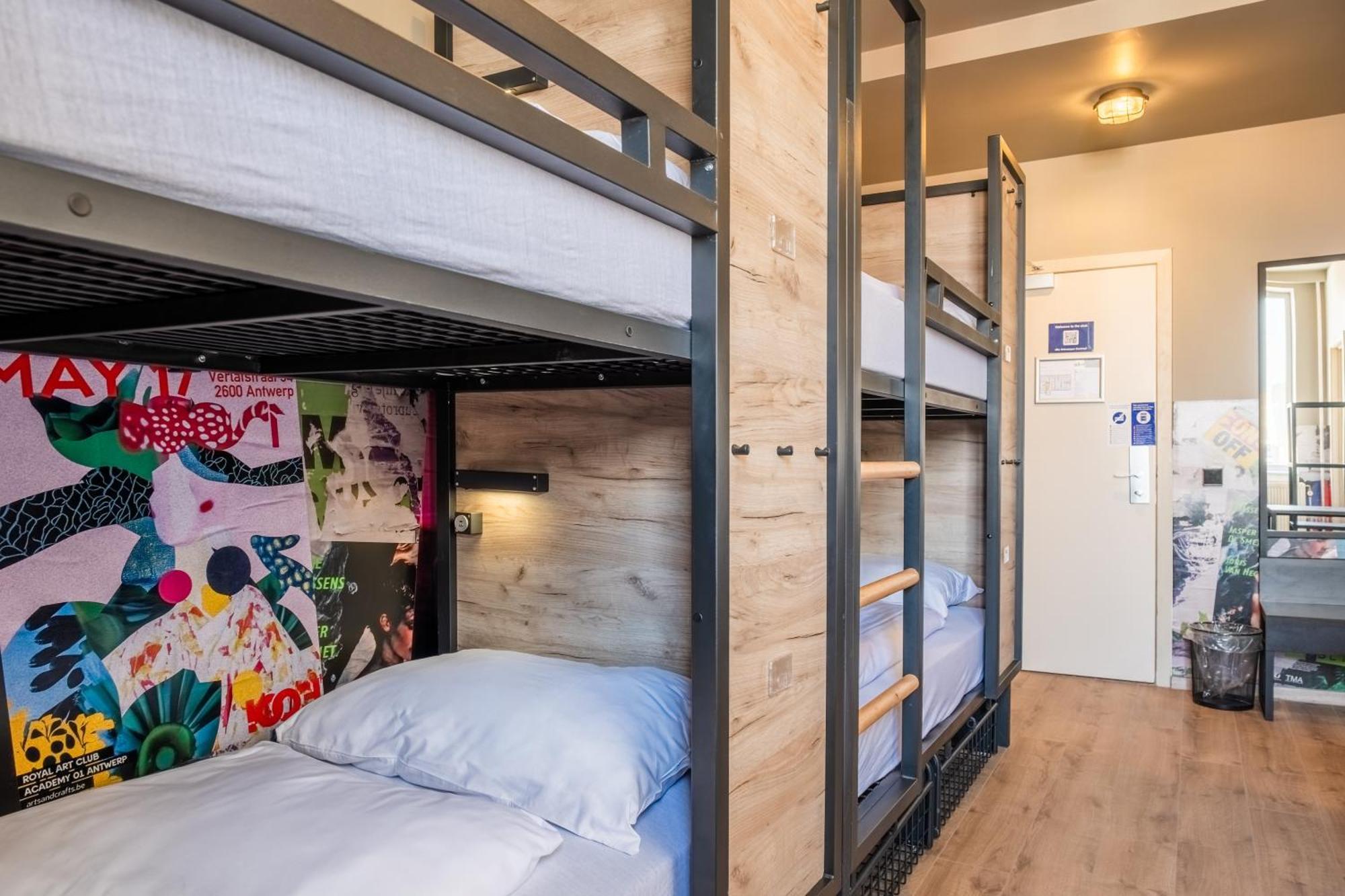 Bed 8-Bed Dormitory Room