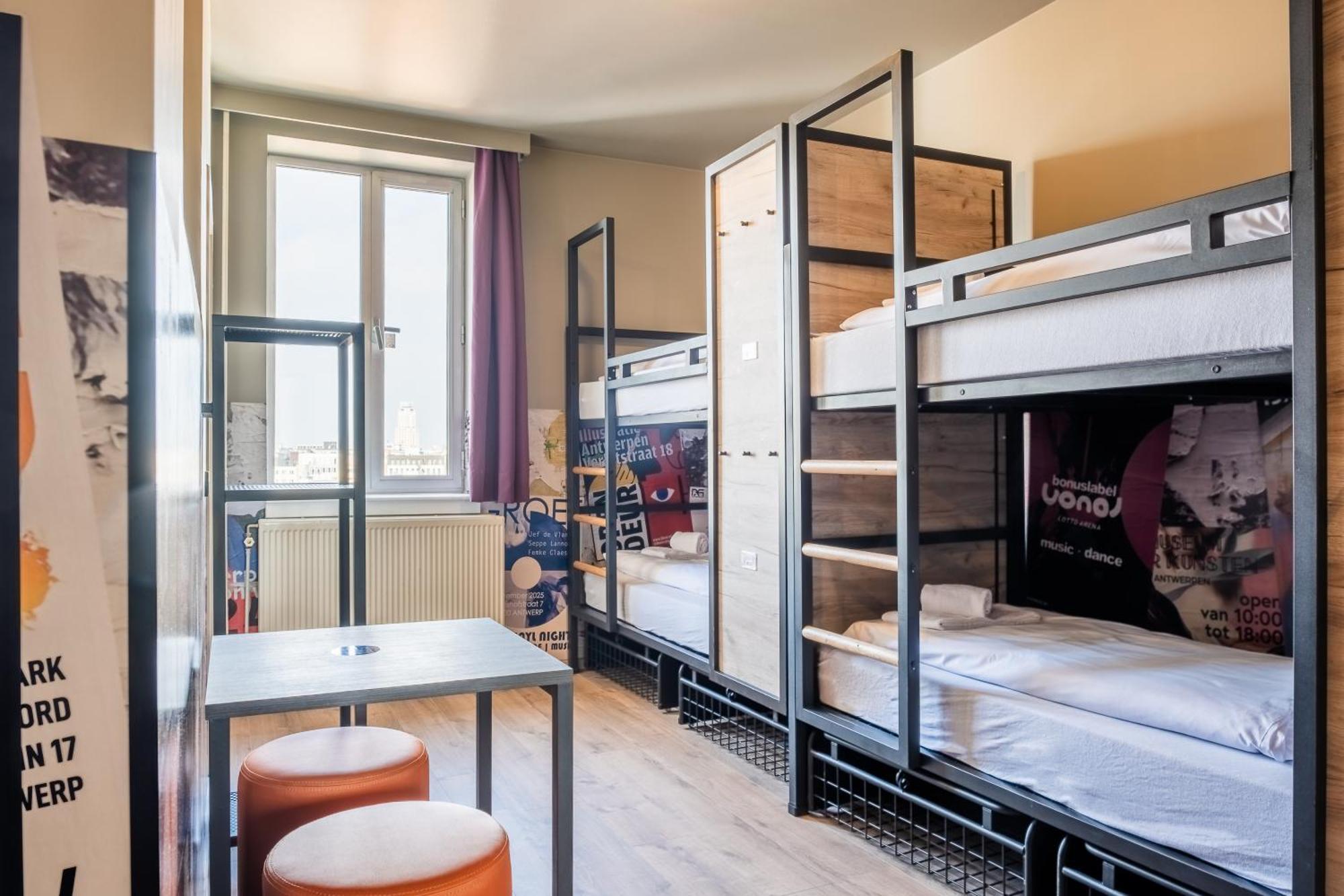 Bed 8-Bed Dormitory Room