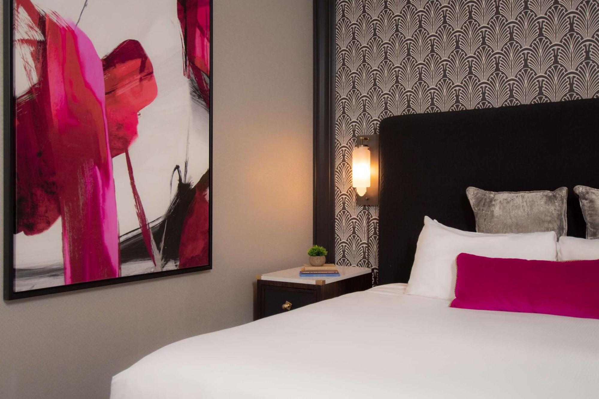 Deluxe Queen Room