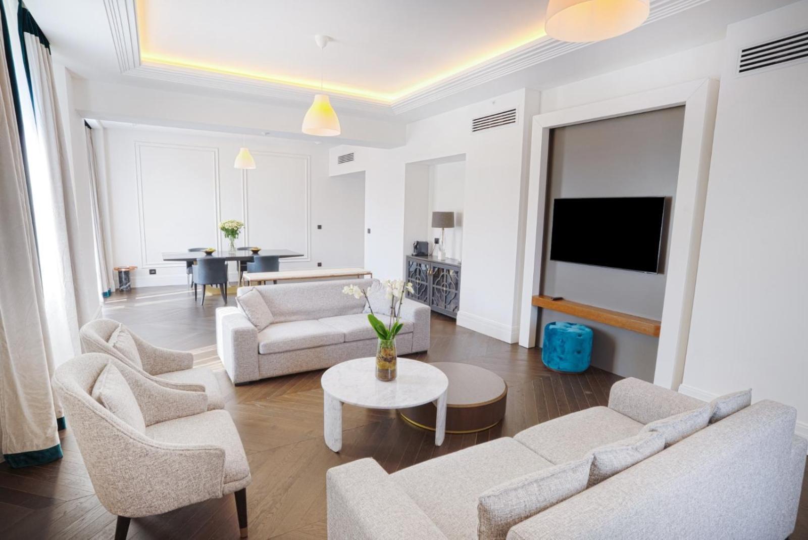 1 Bedroom Presidential Suite 1 King bed Sveta Nedelya view