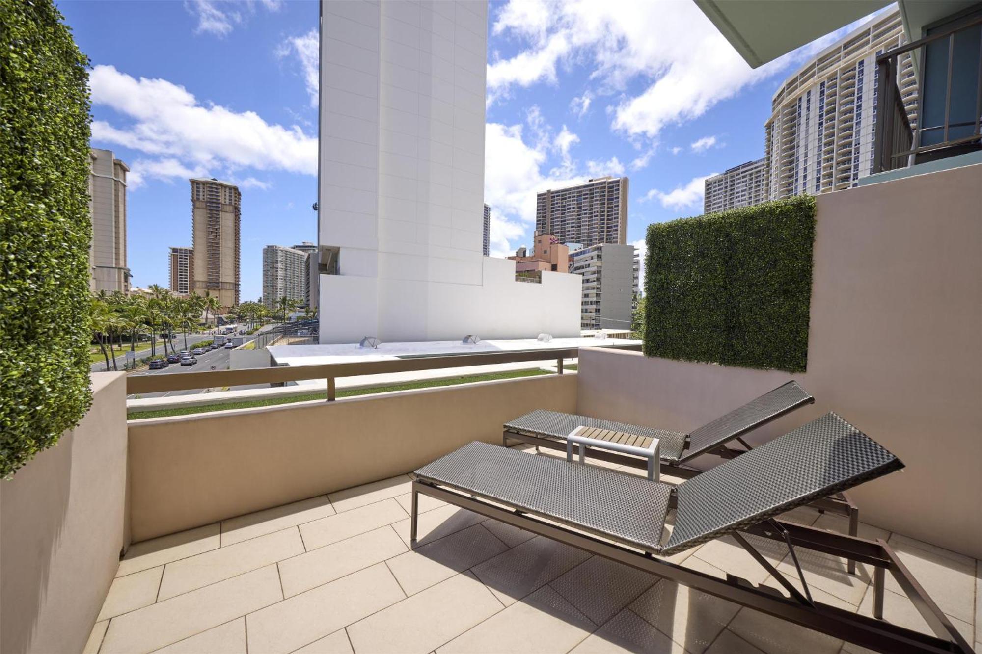 King Room City View Lounge Lanai